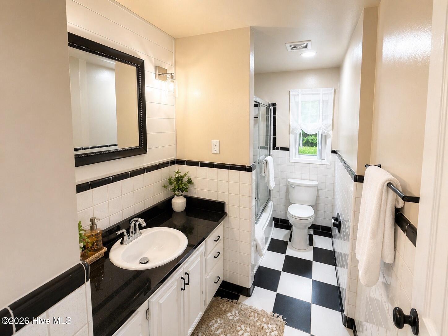 100569761 | Photo 17