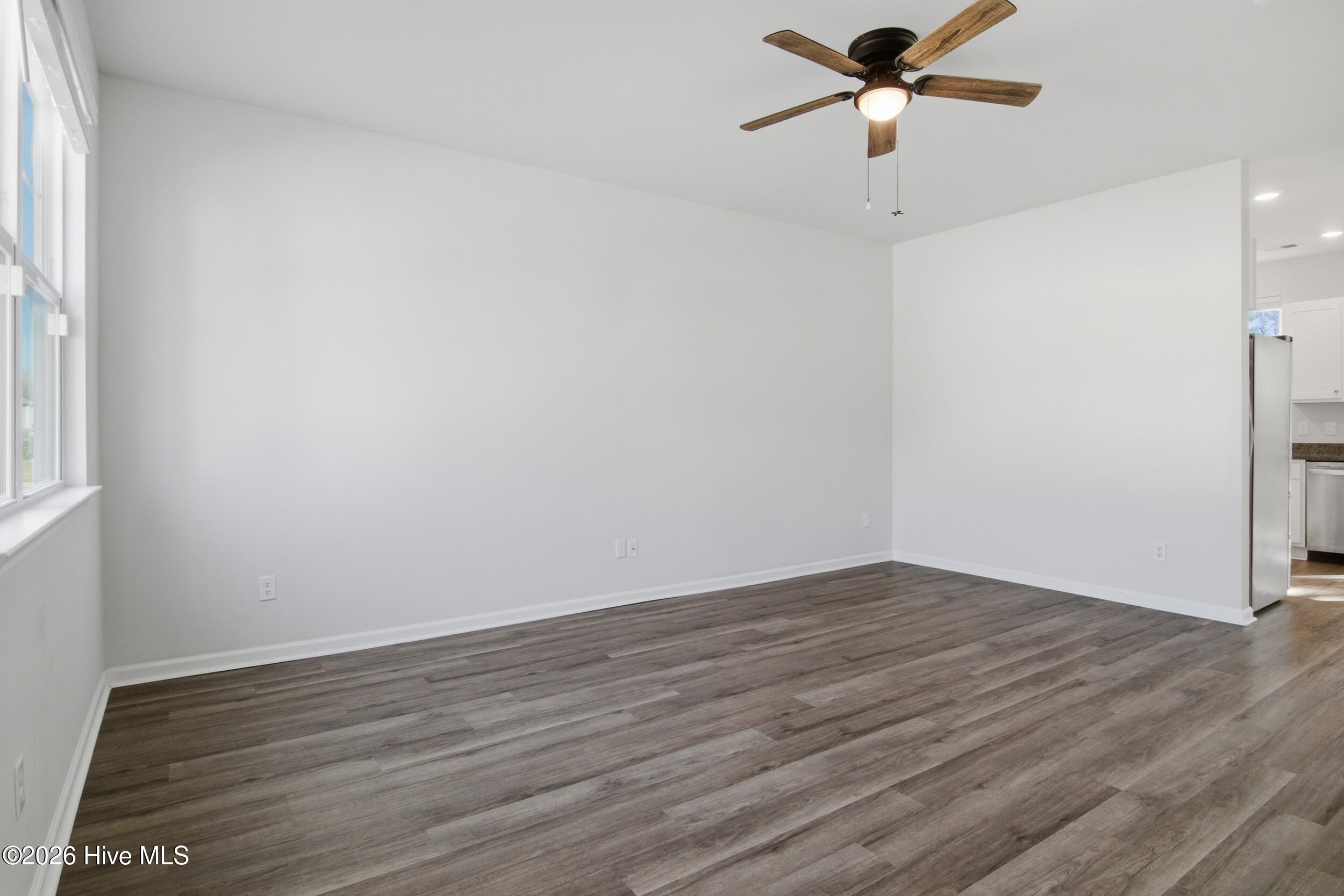 100551799 | Photo 14