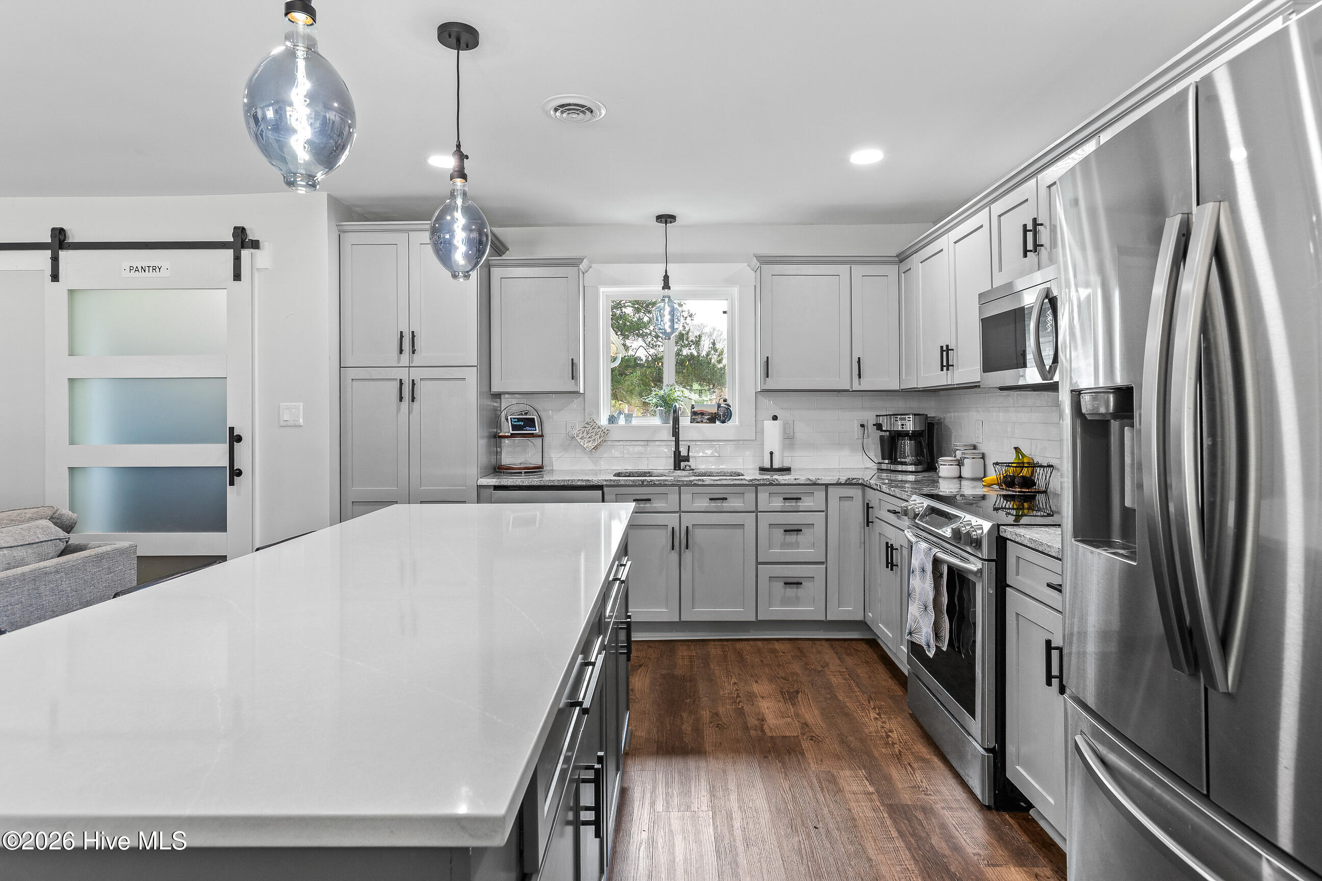 100559929 | Photo 12