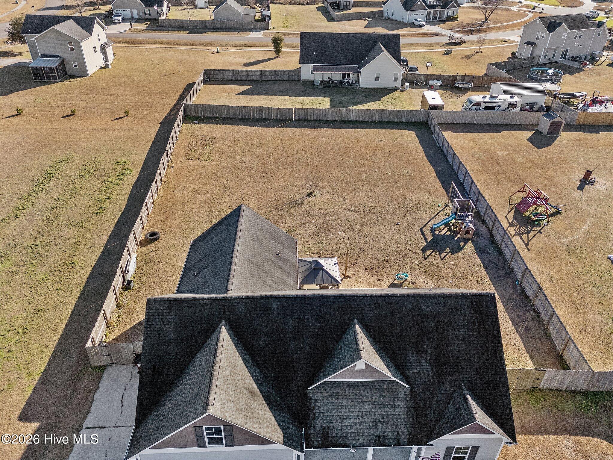 100561323 | Photo 40