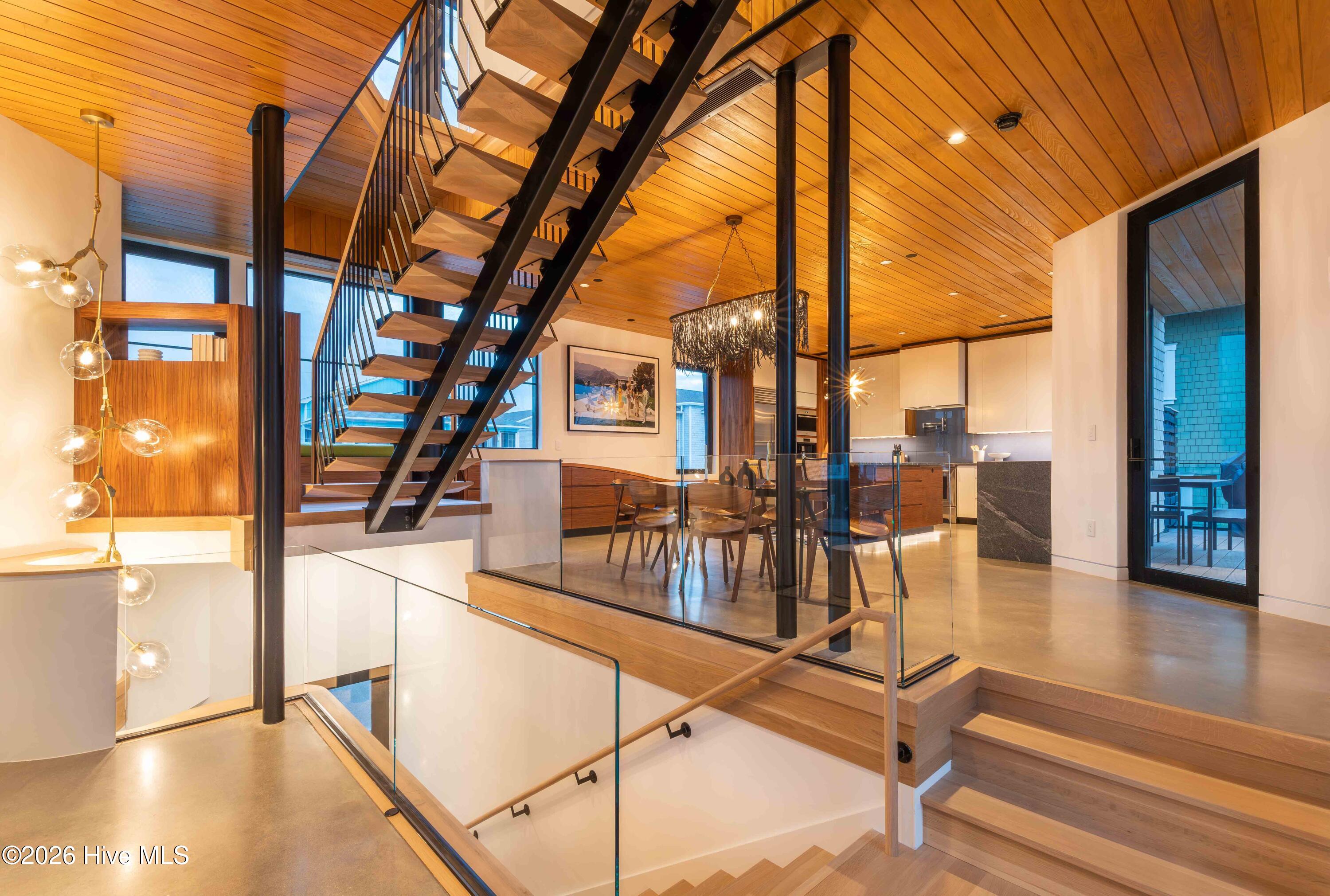 100554163 | Photo 17