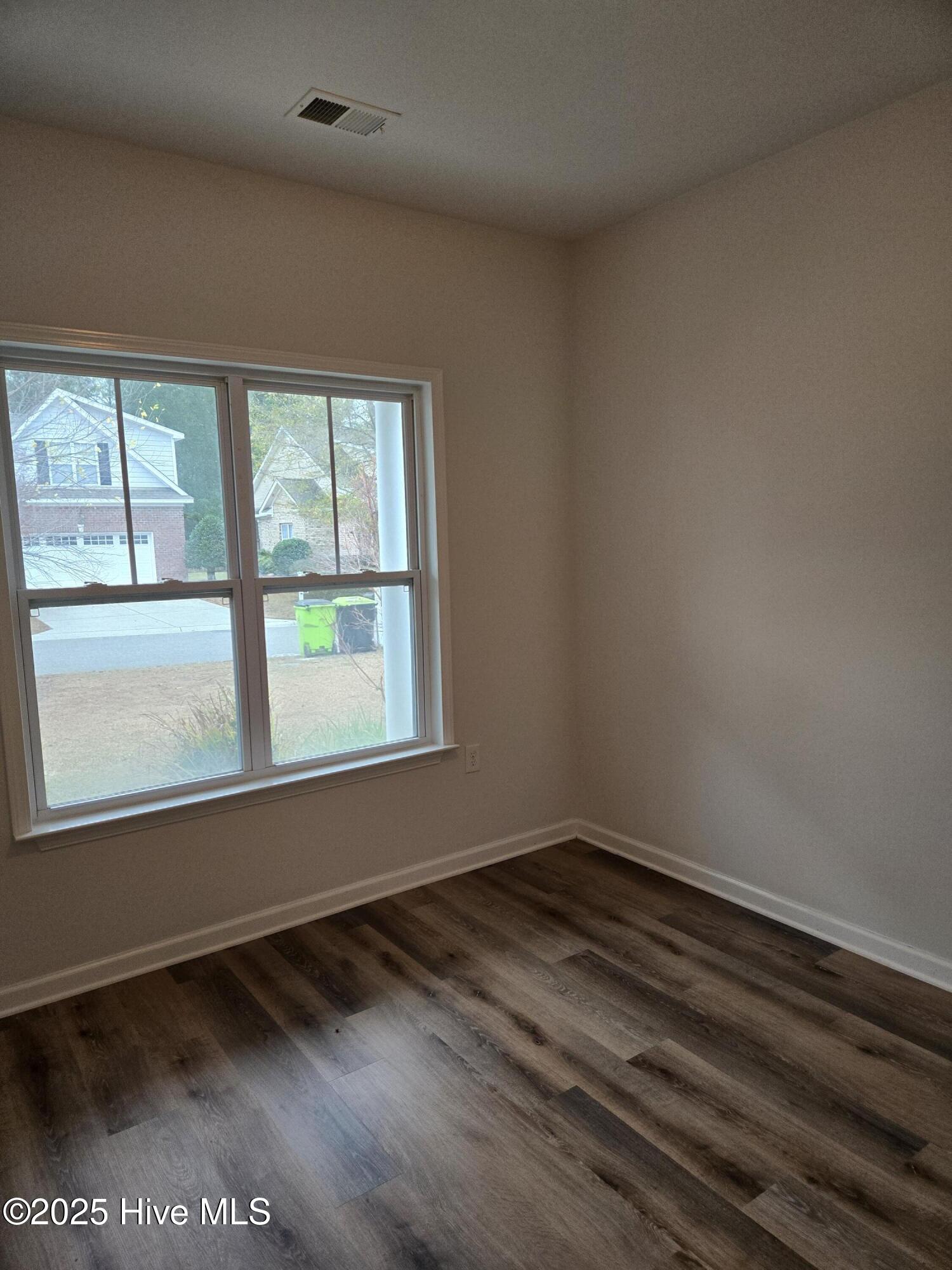 100544610 | Photo 12