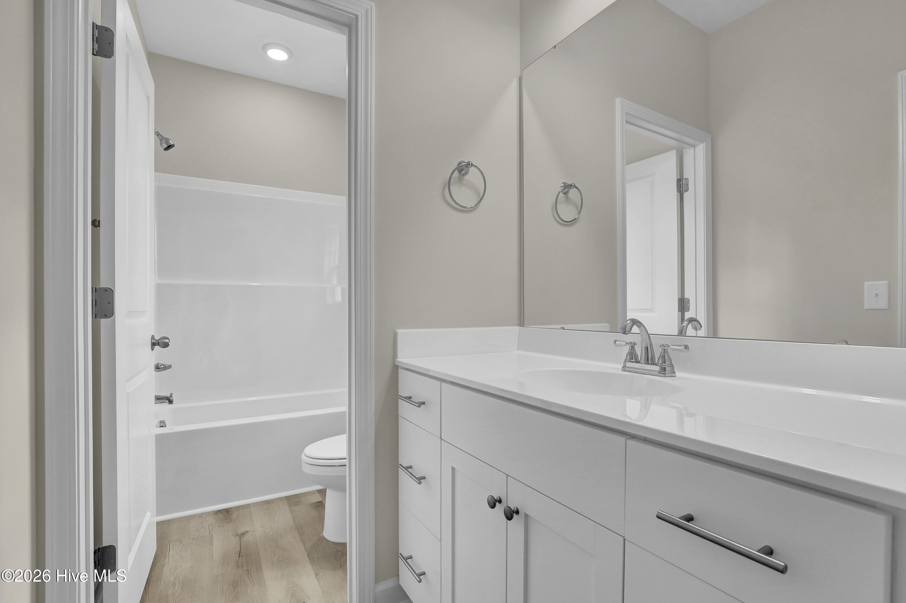 100557208 | Photo 25