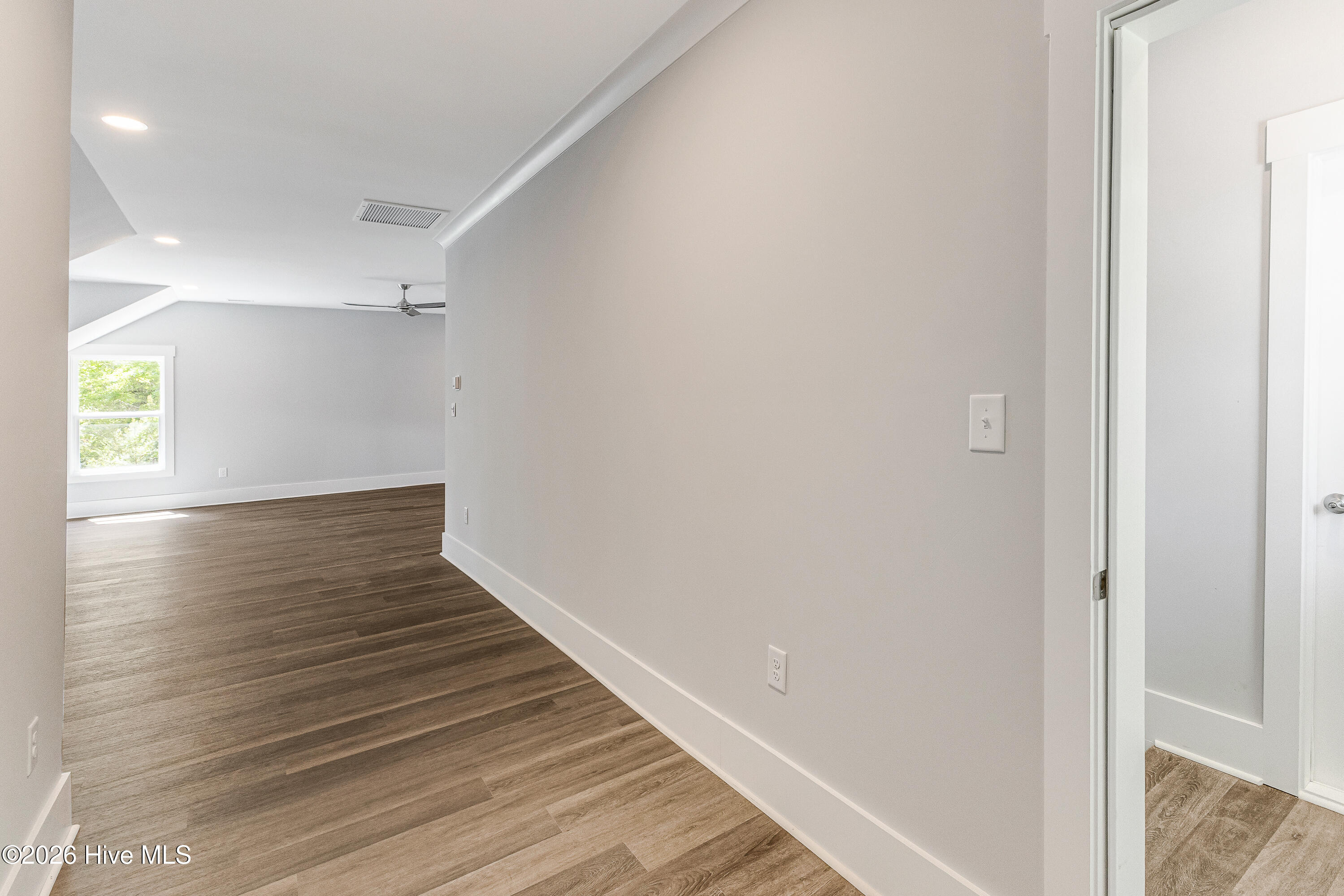 100560439 | Photo 31