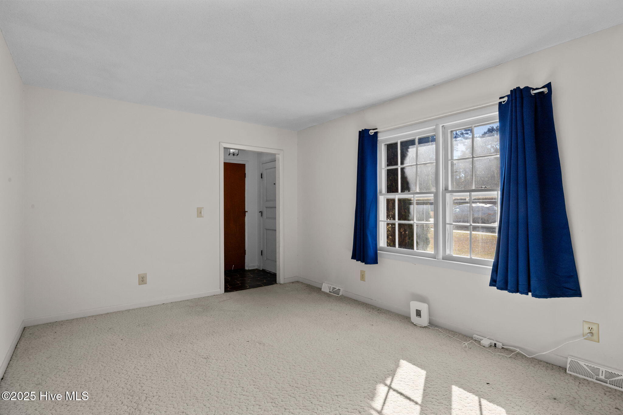 100542323 | Photo 16