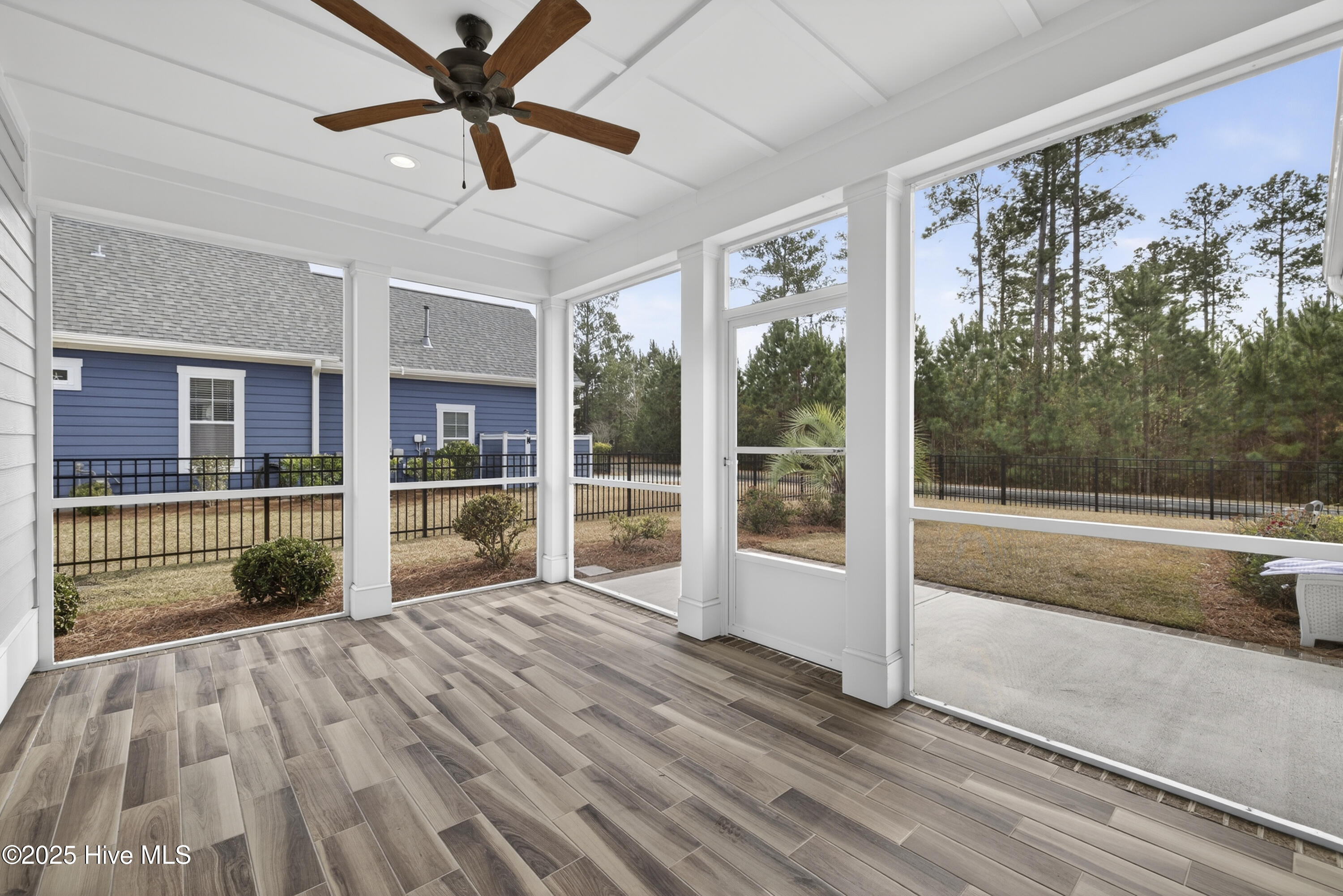 100547164 | Photo 39