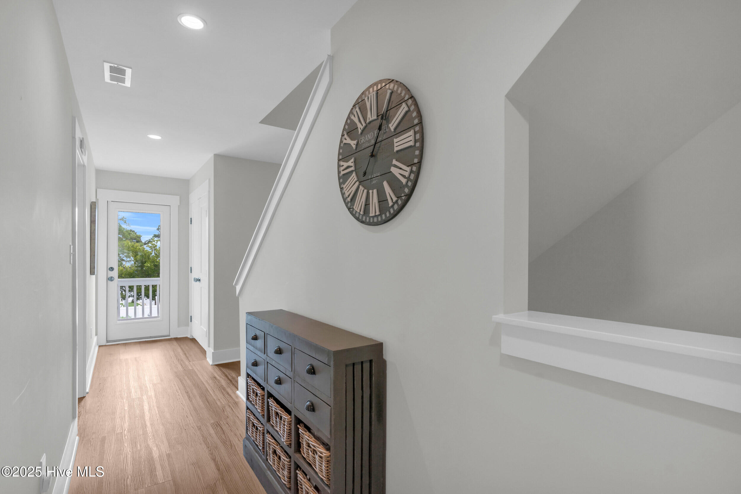 100565755 | Photo 28