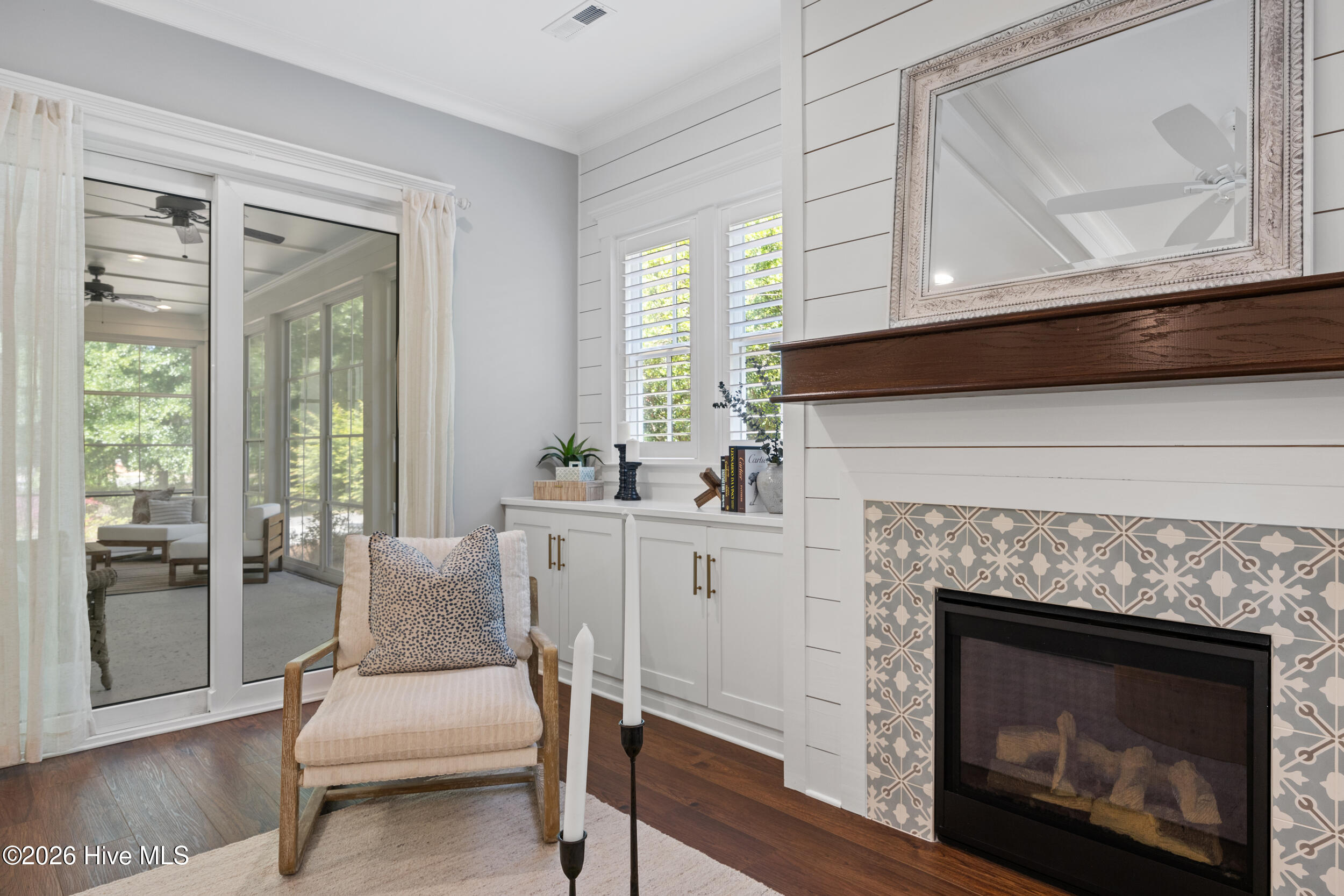 100569354 | Photo 15