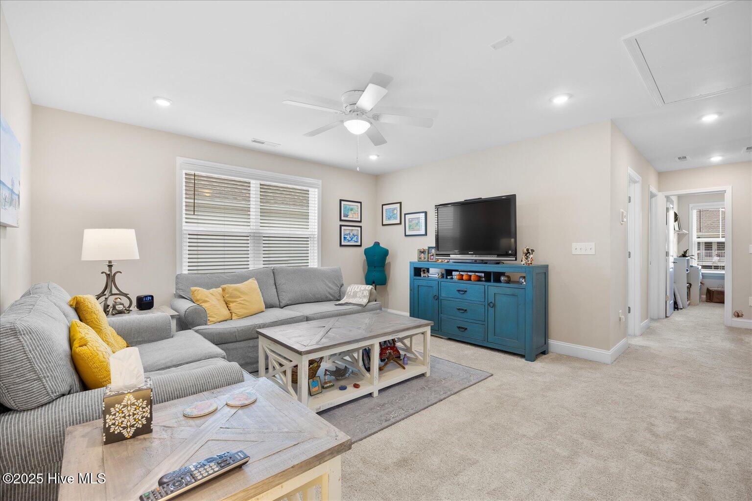 100538823 | Photo 21