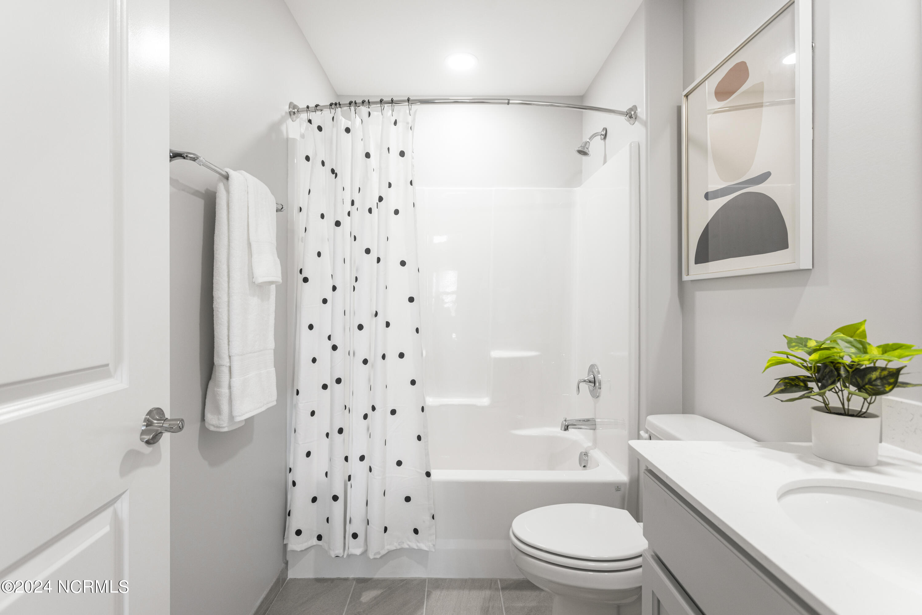 100568554 | Photo 51