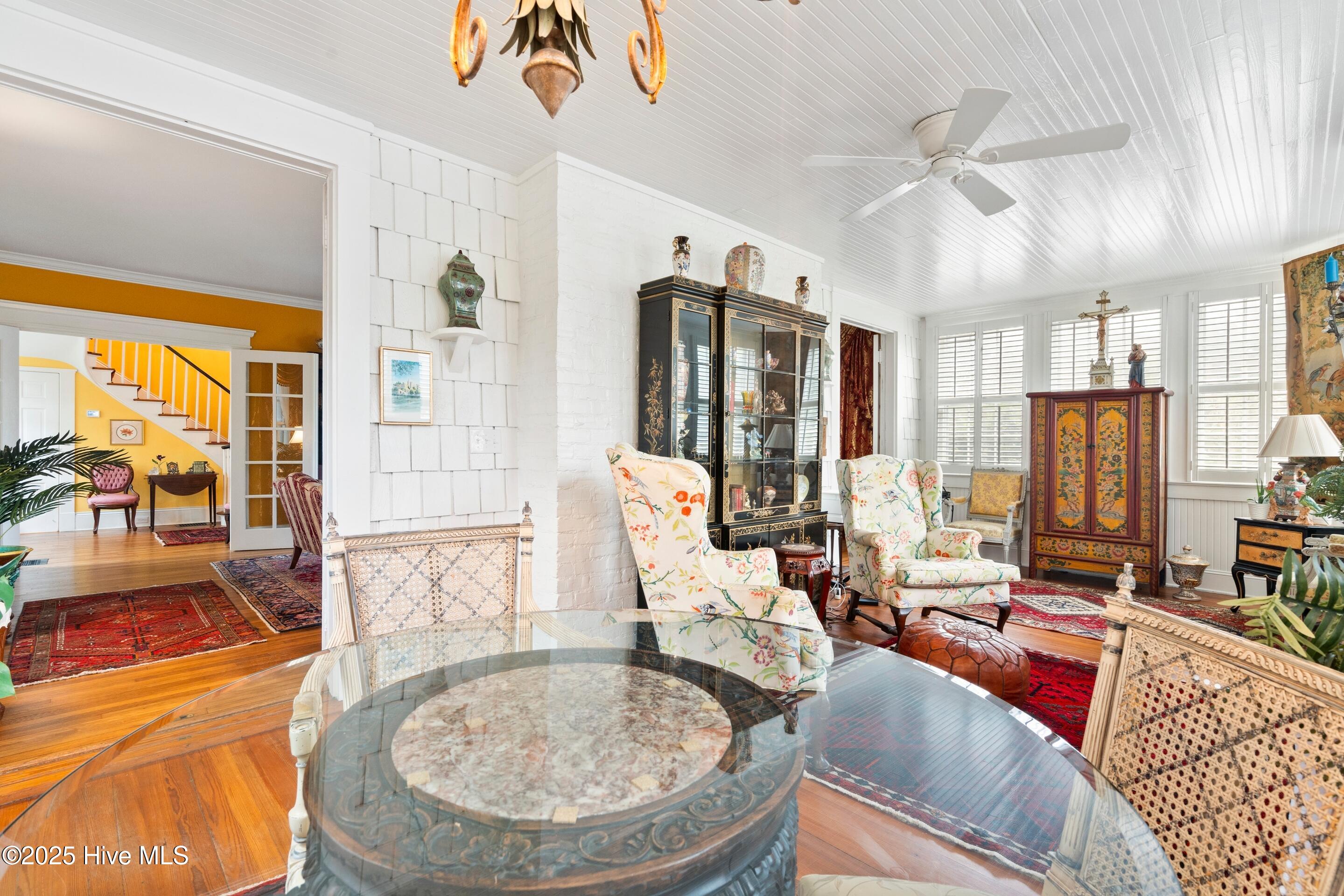 100553658 | Photo 31