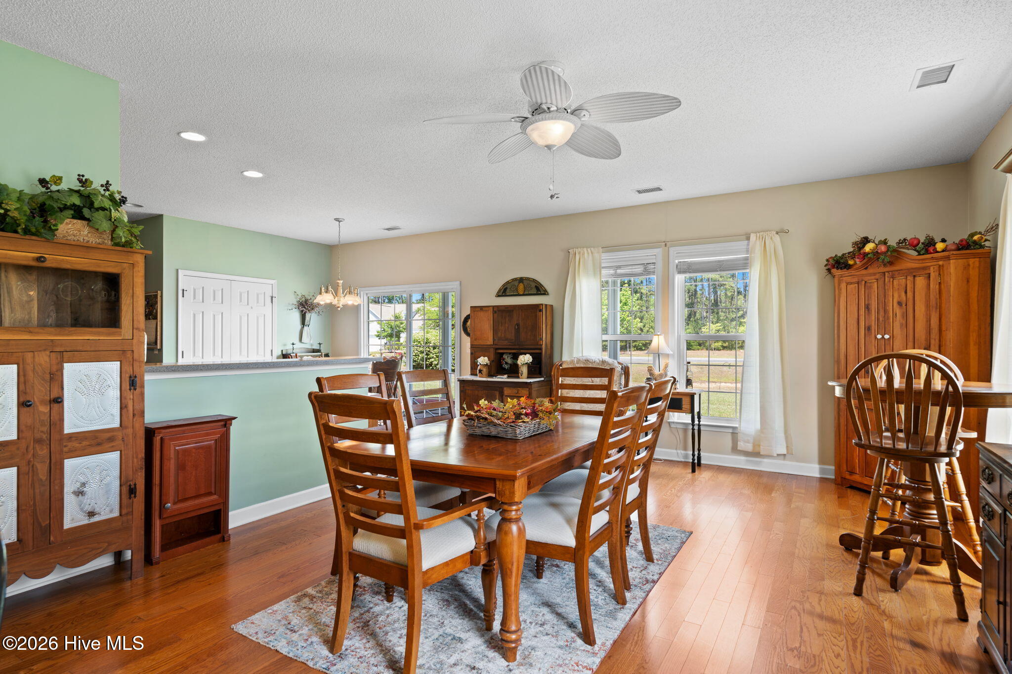 100570375 | Photo 16