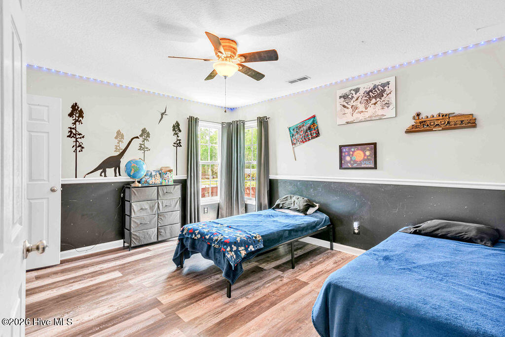 100567733 | Photo 33