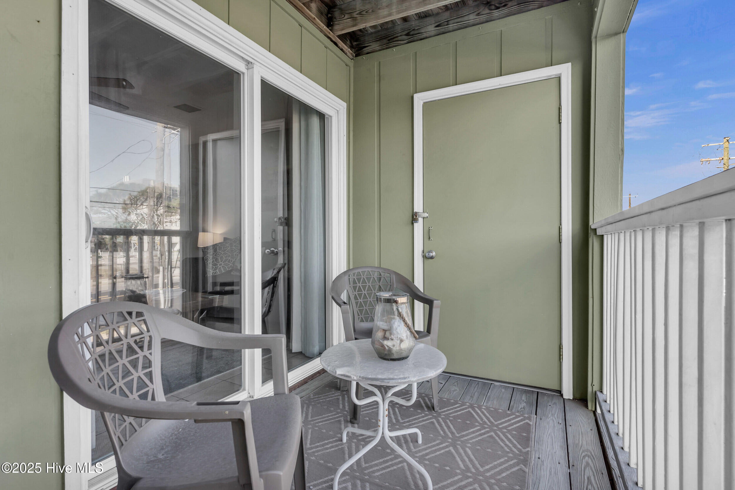 100542449 | Photo 21