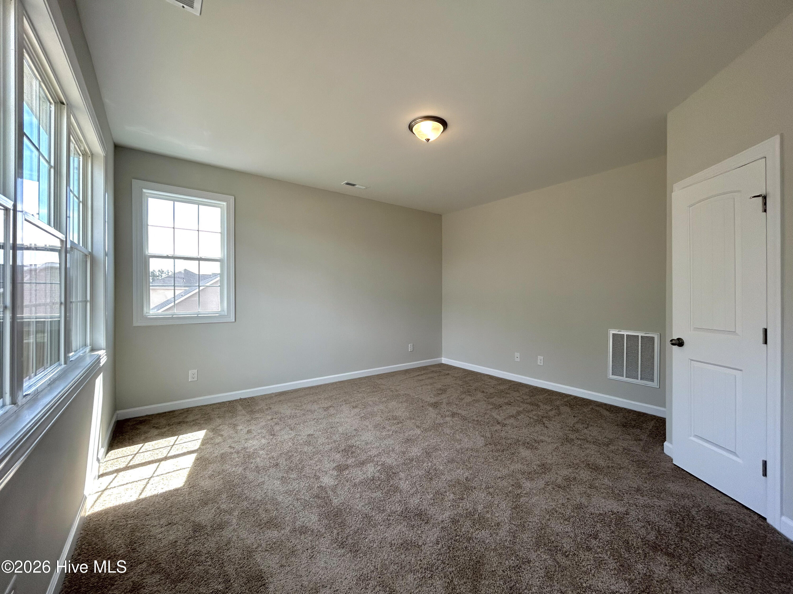 100560362 | Photo 54