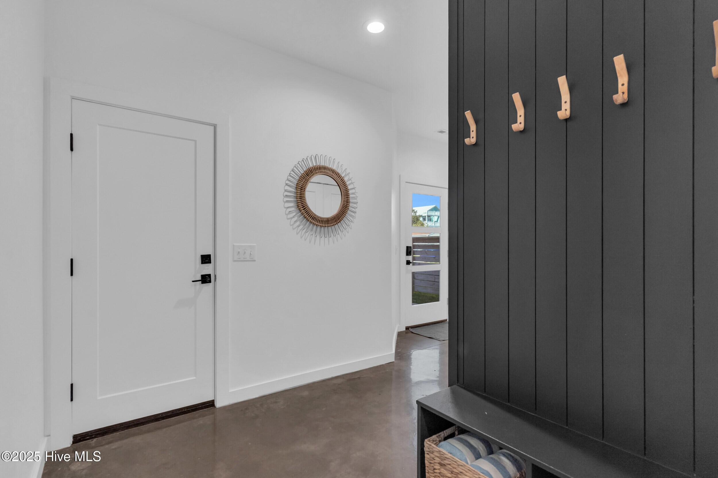 100541692 | Photo 25