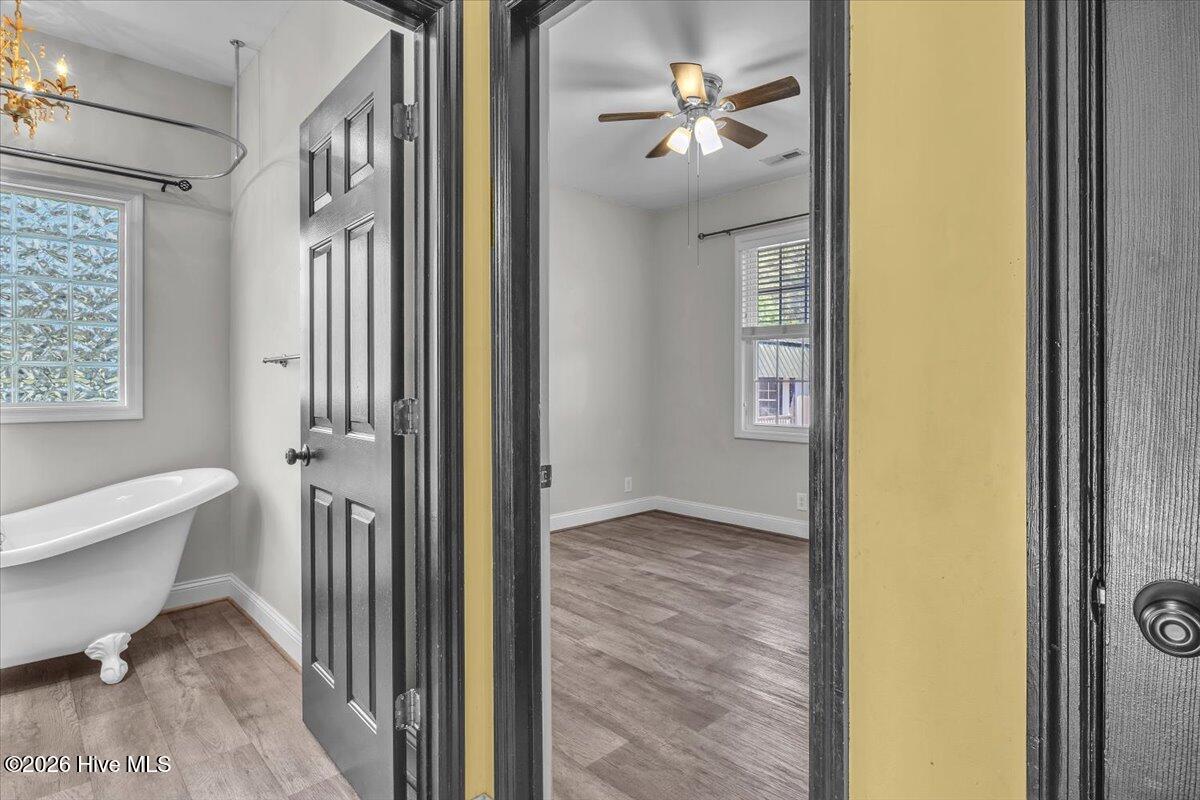 100561788 | Photo 36