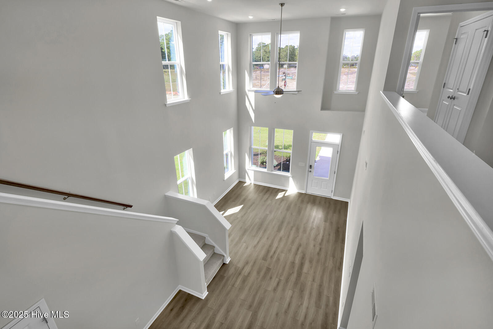 100558889 | Photo 17