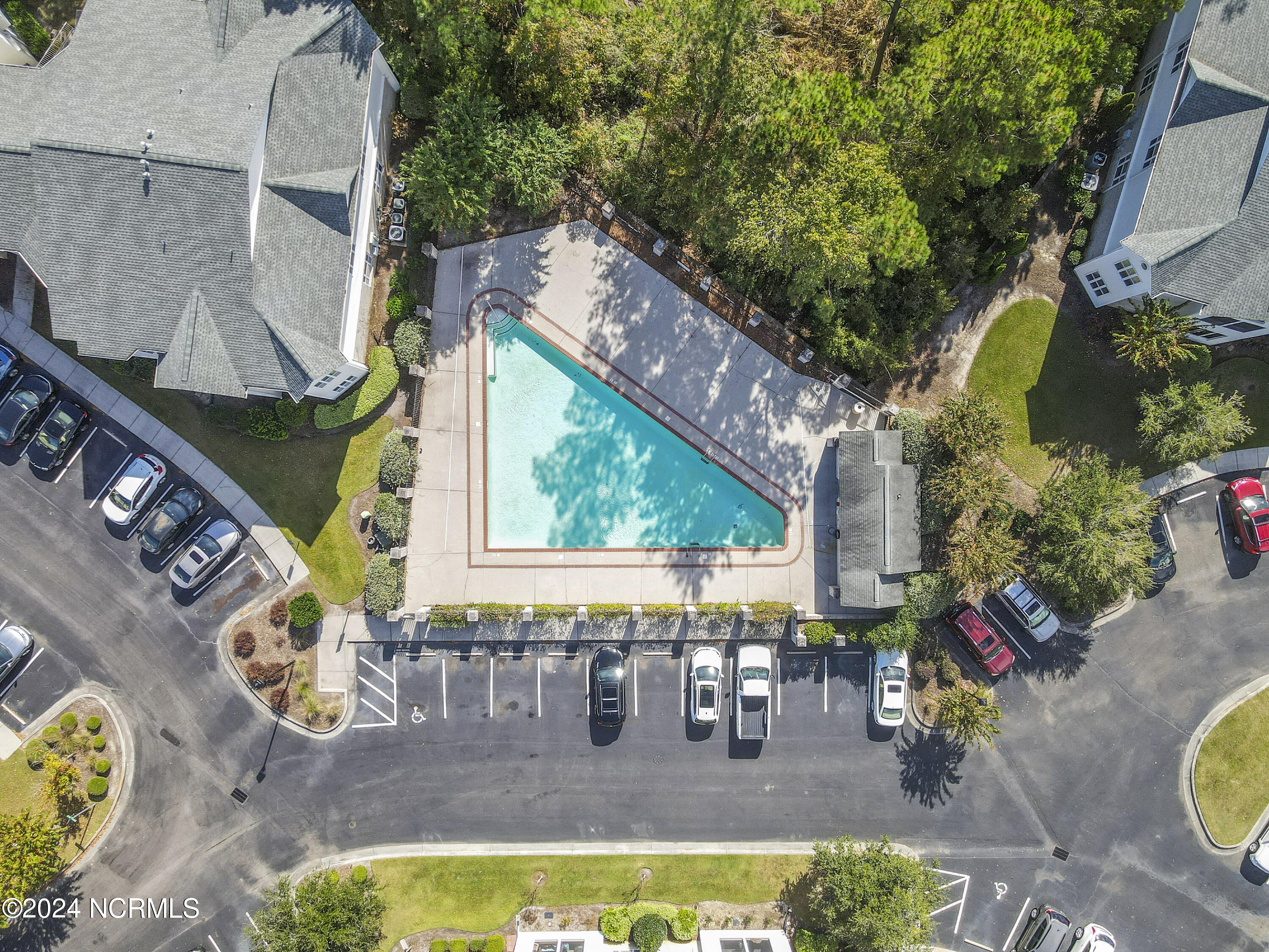 100486199 | Photo 42