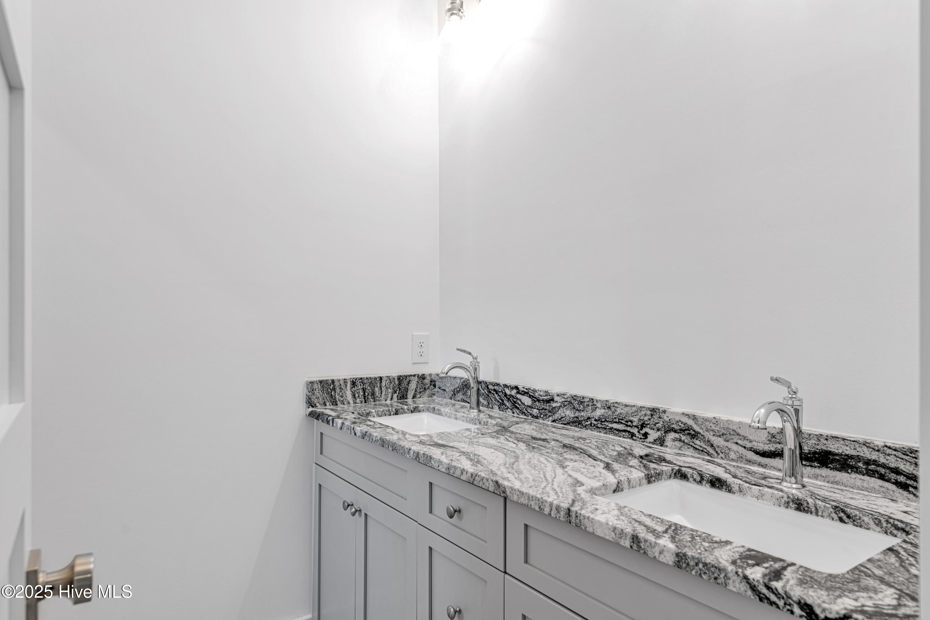 100542674 | Photo 43