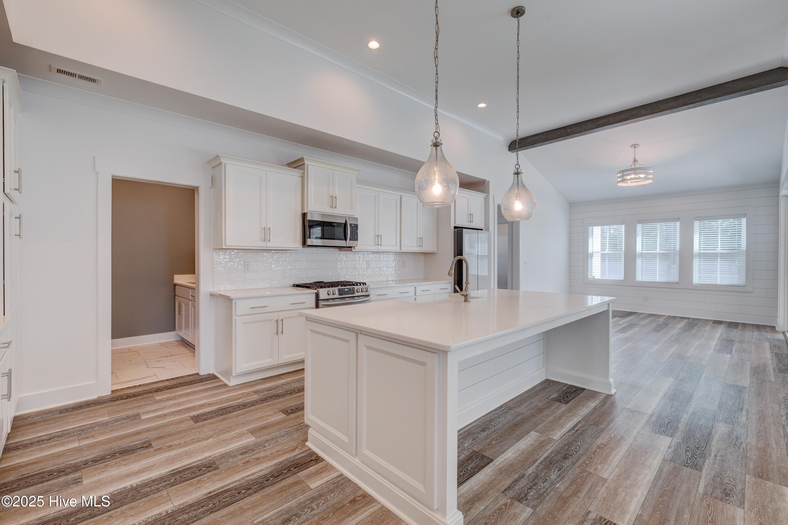 100534691 | Photo 21