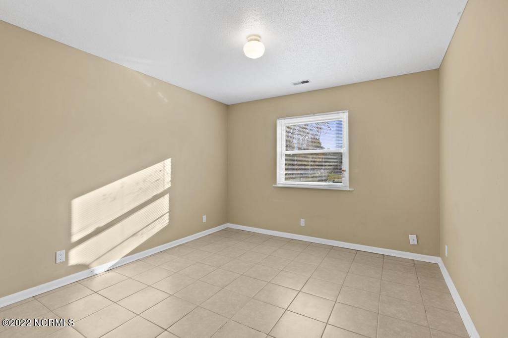 100560760 | Photo 10