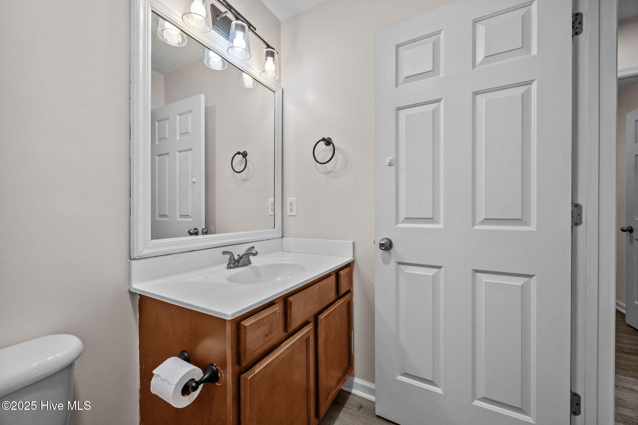 100545906 | Photo 16