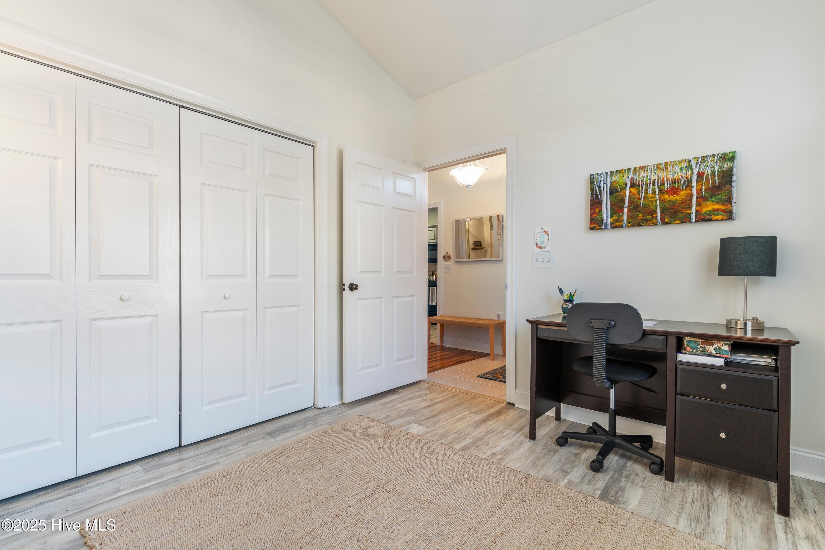 100563476 | Photo 24