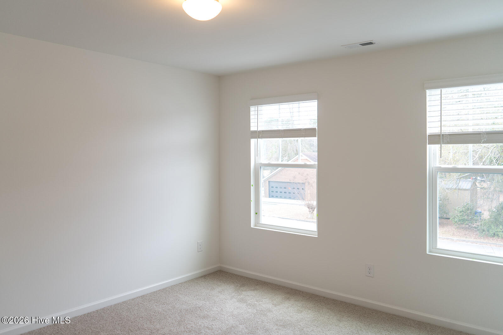 100547743 | Photo 24