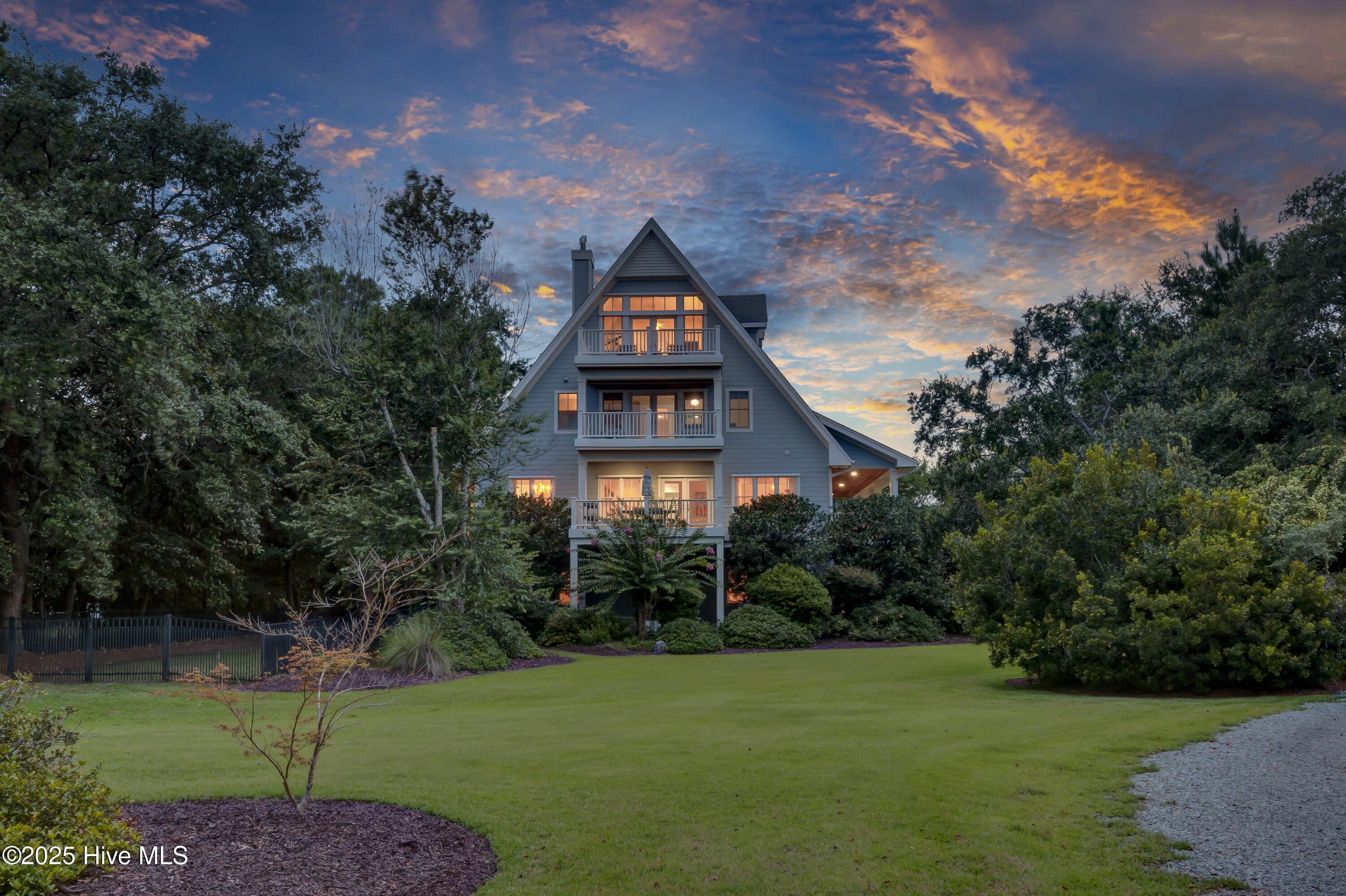 100528059 | Photo 62