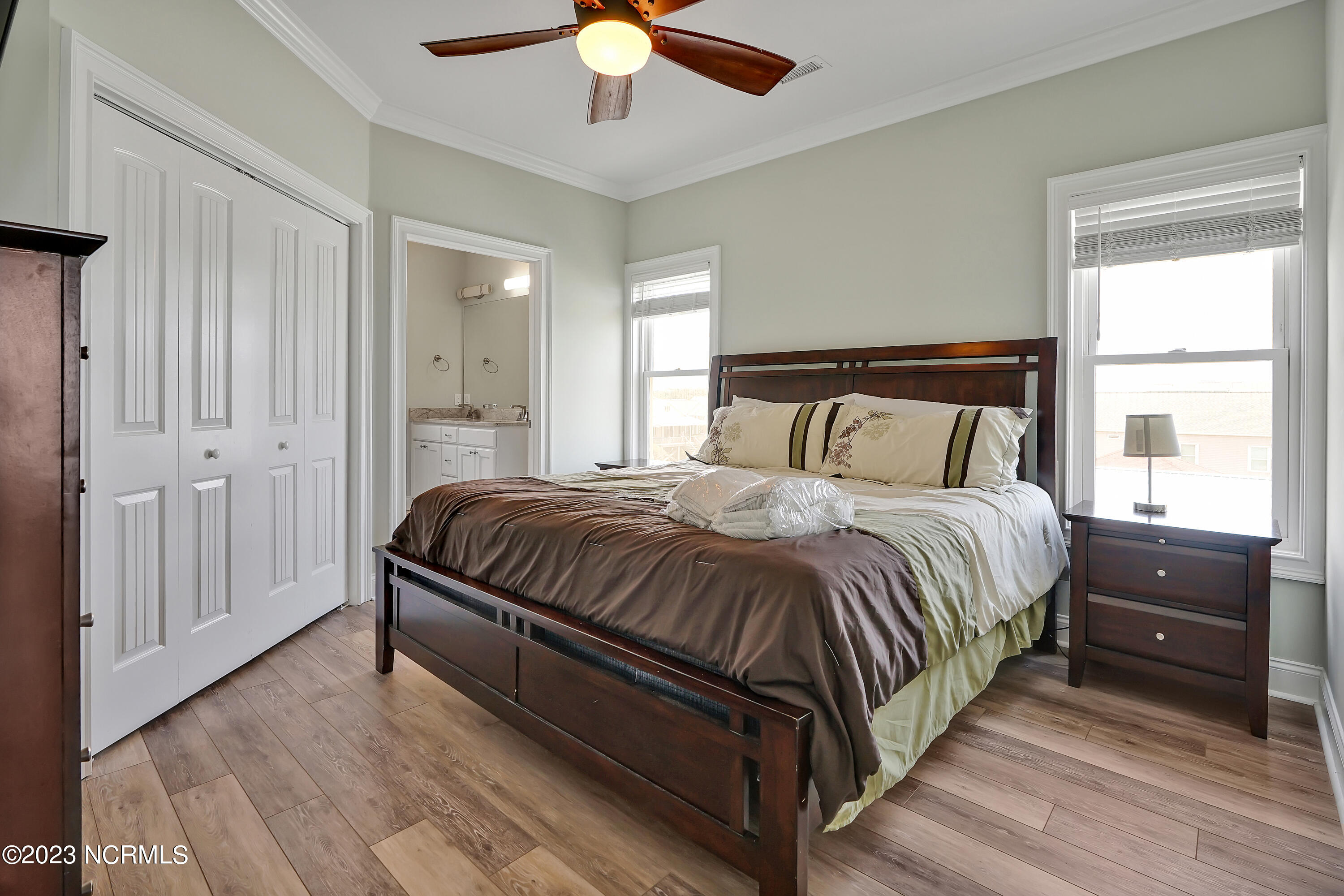 100558730 | Photo 30