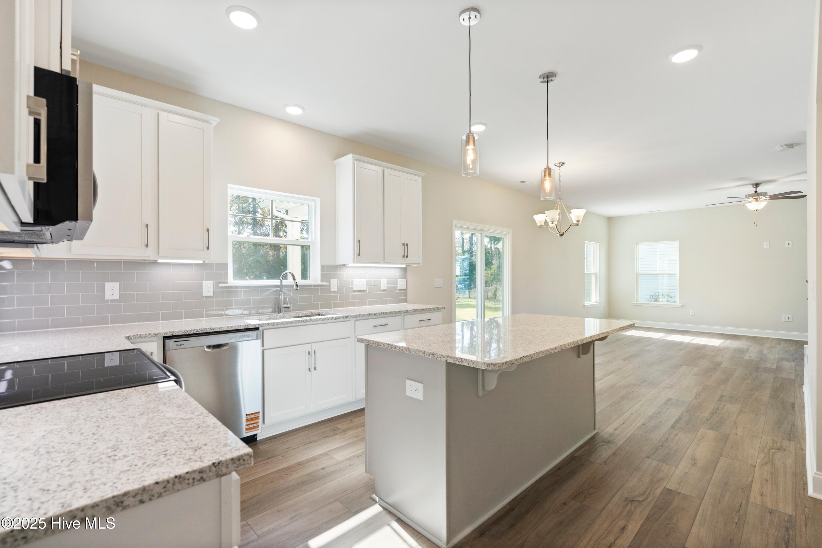 100543350 | Photo 15