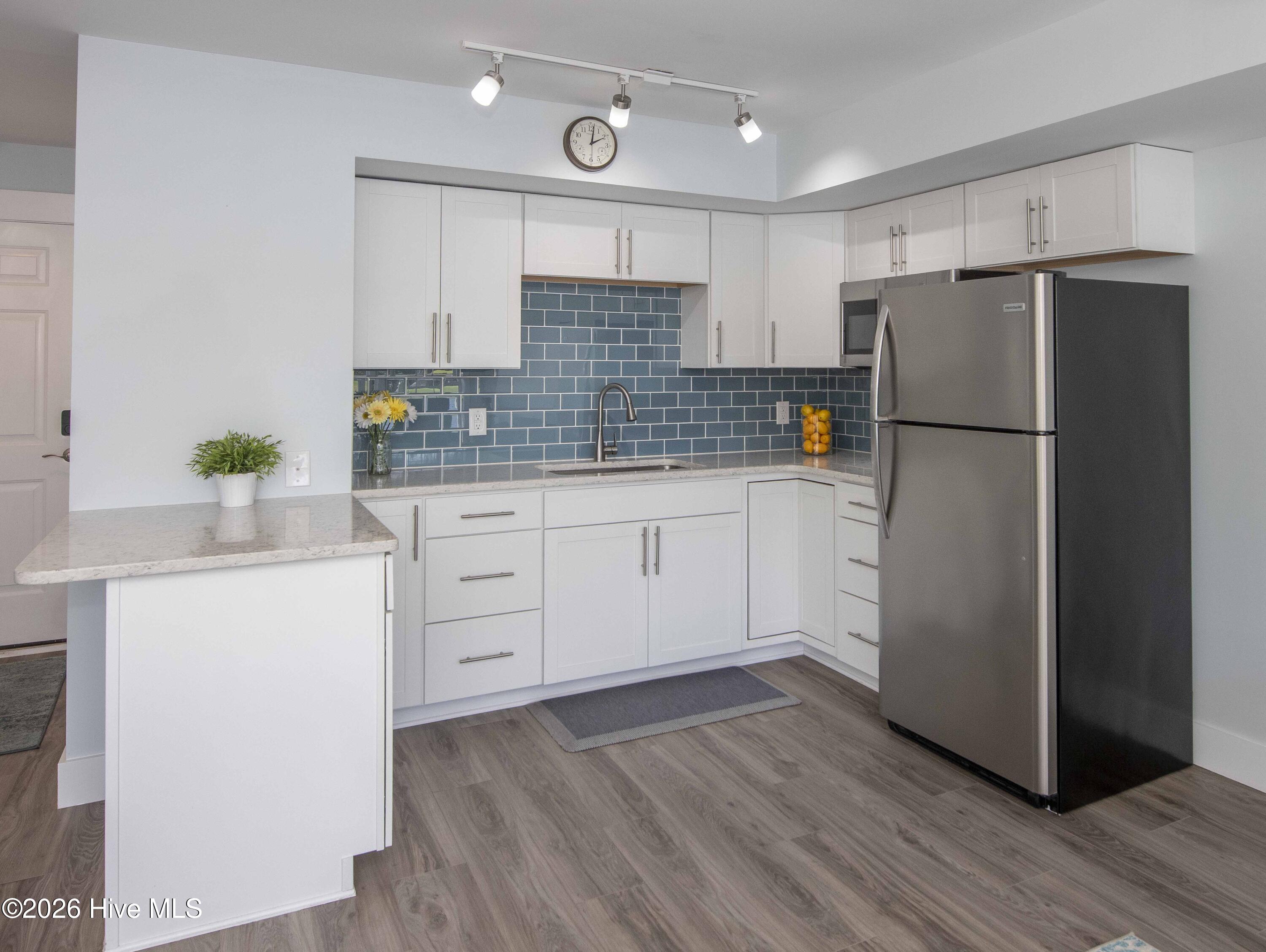 100563041 | Photo 40