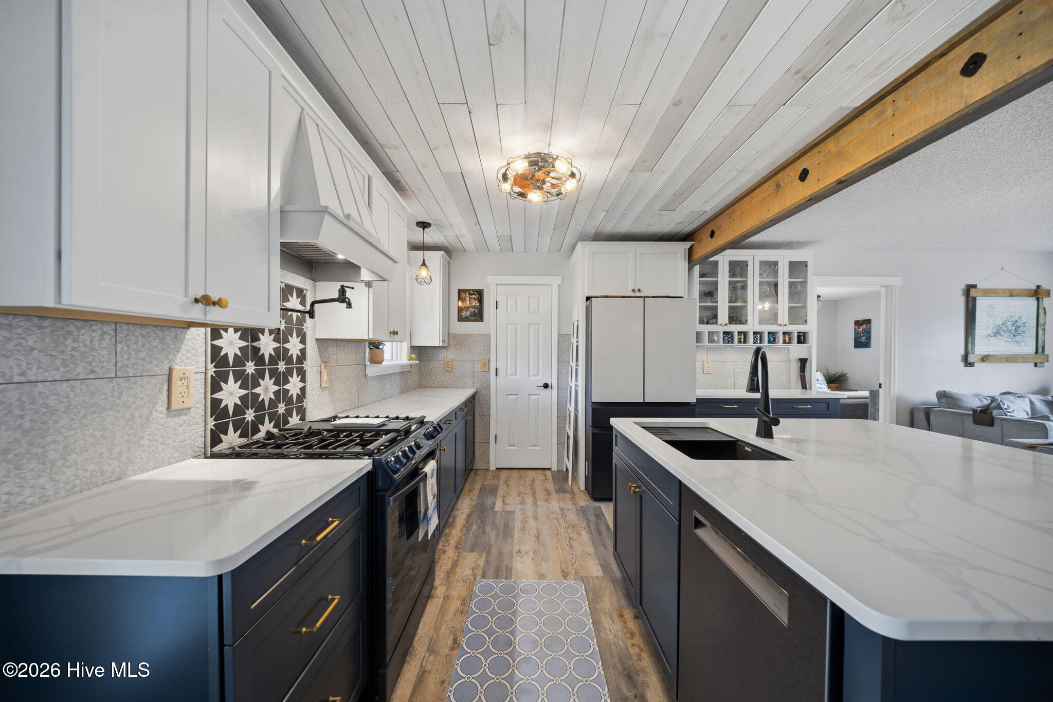 100569227 | Photo 15