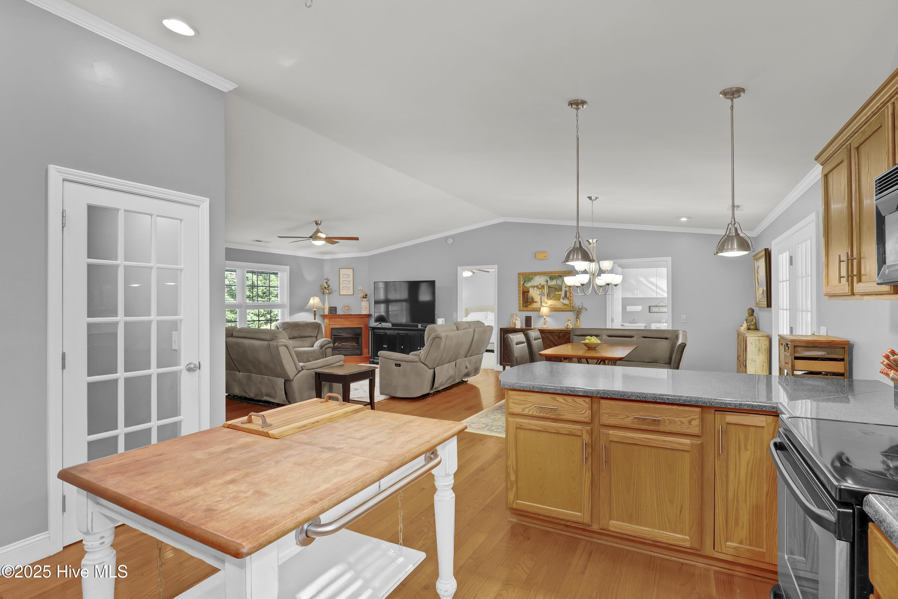 100525389 | Photo 12