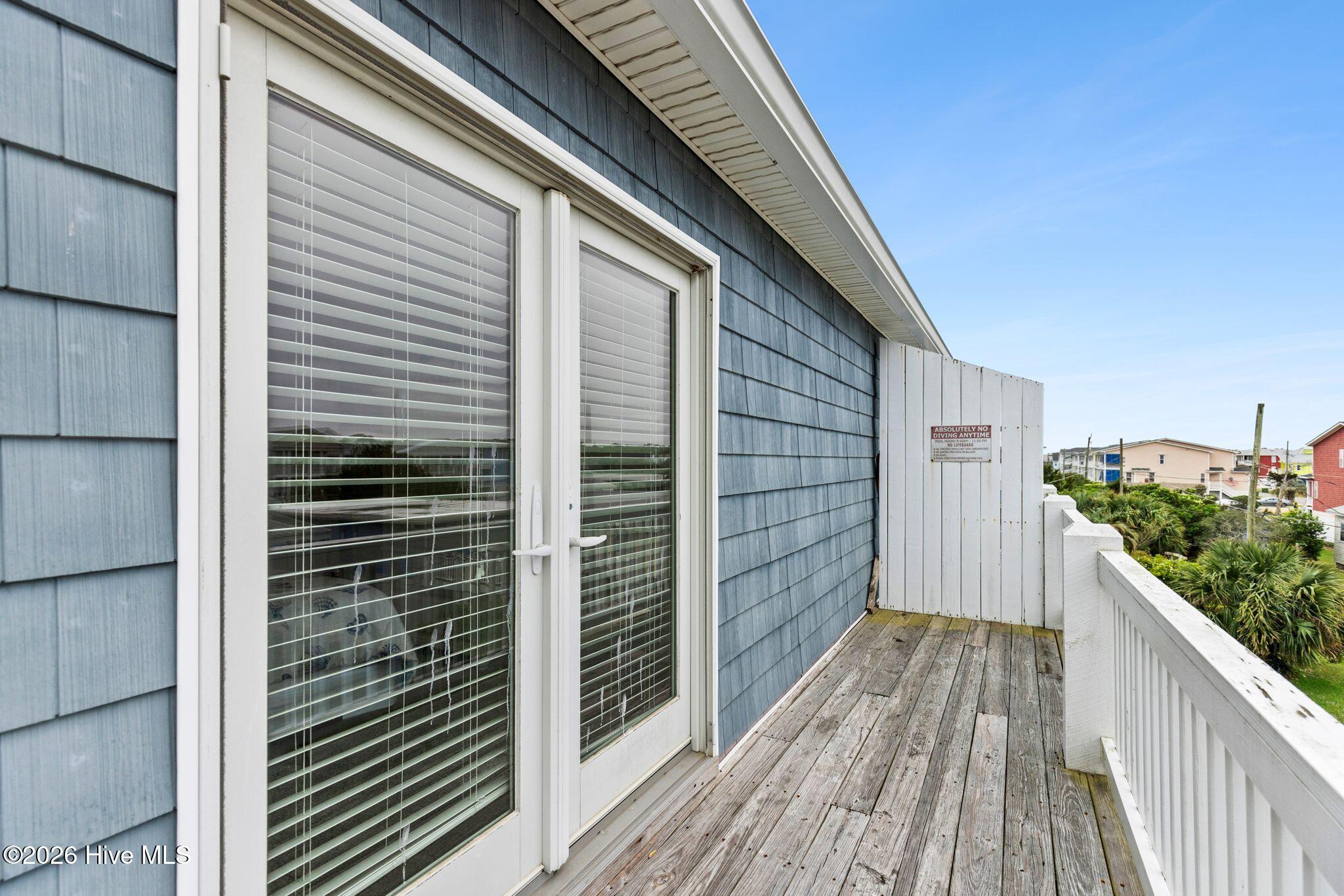 100570292 | Photo 44