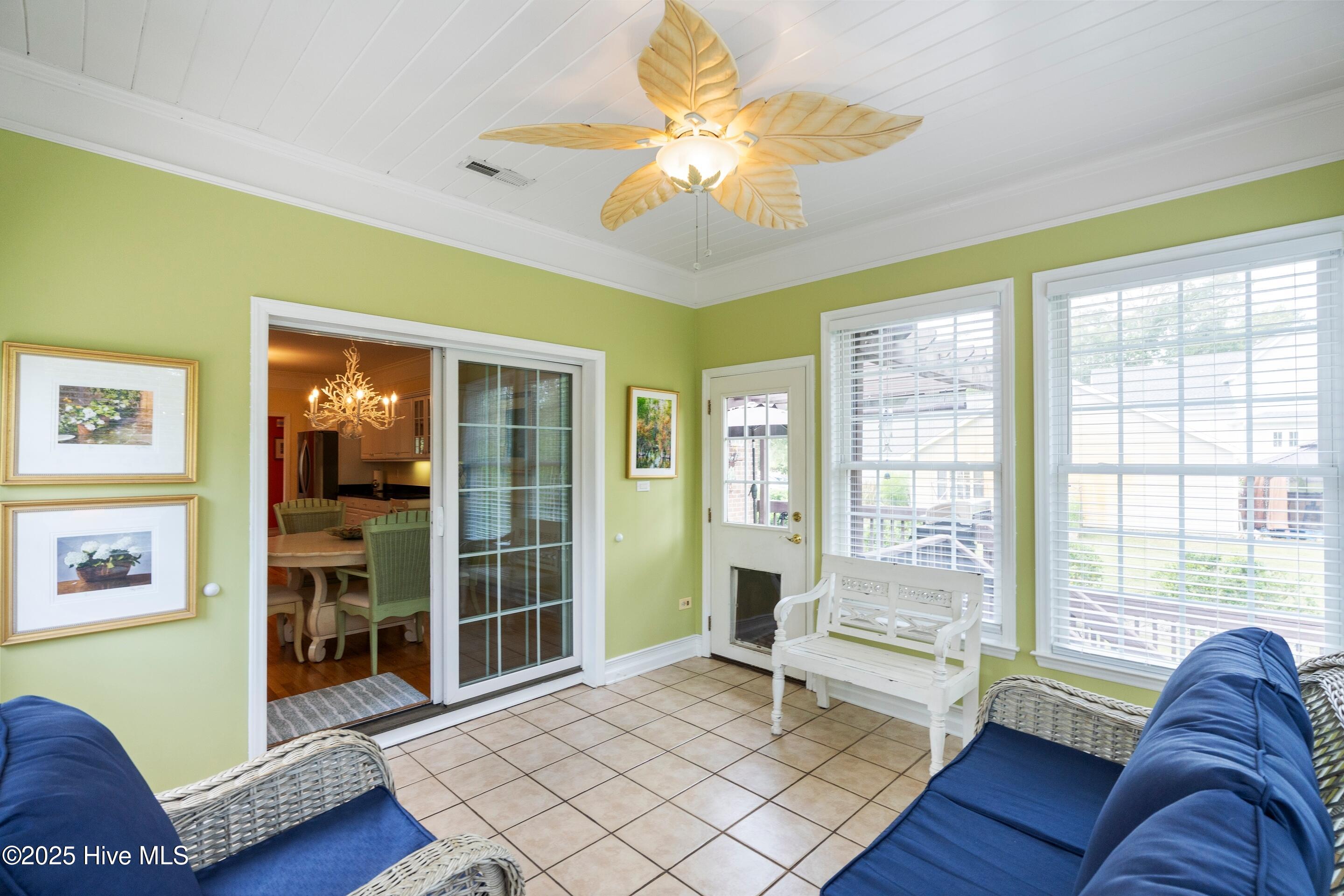 100530044 | Photo 17