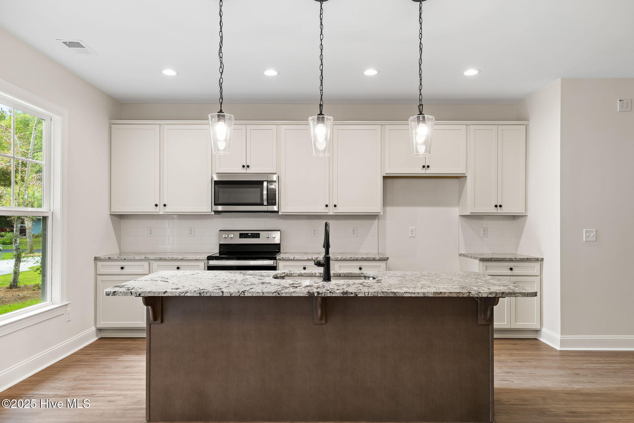 100552676 | Photo 15