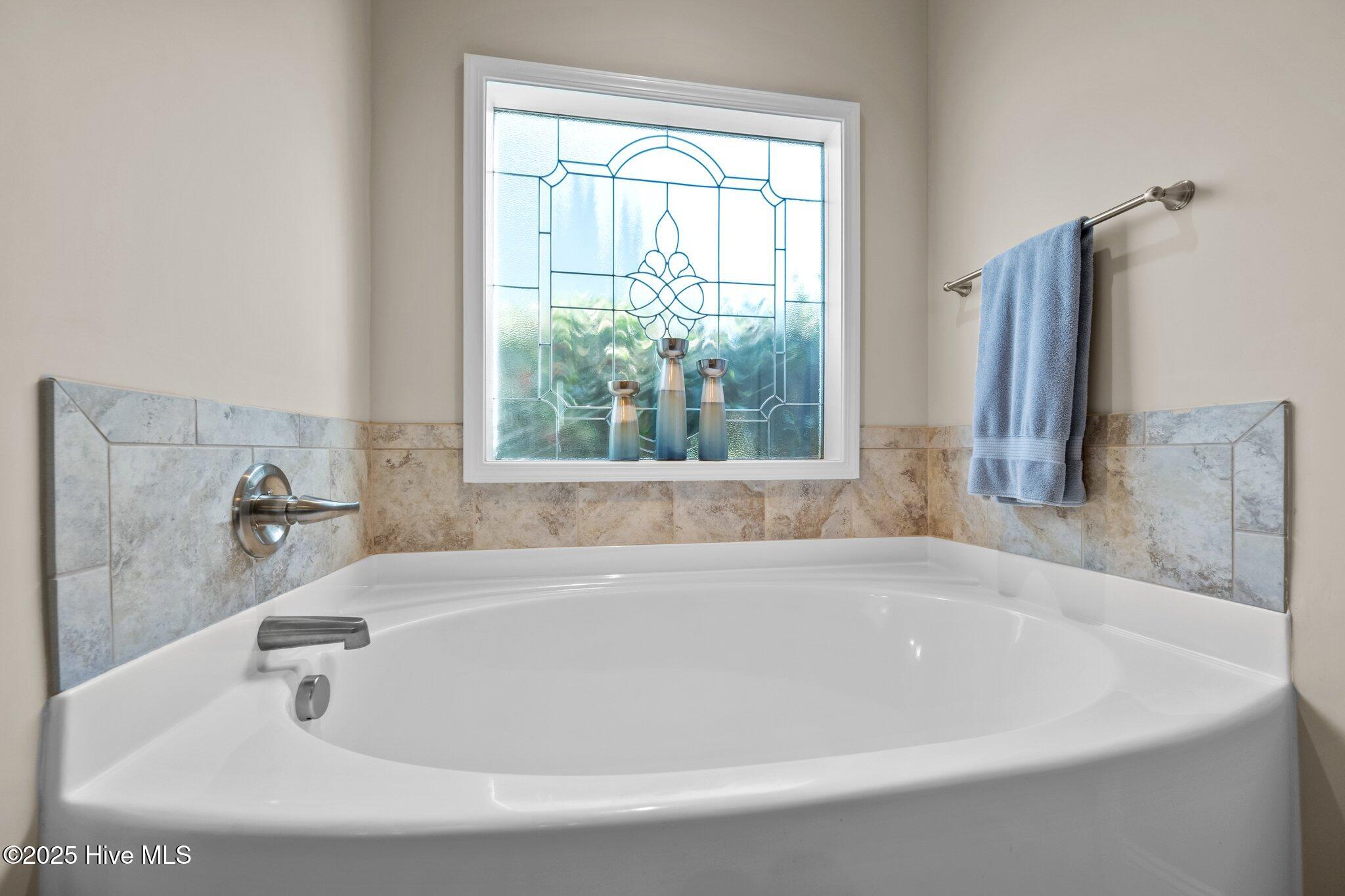 100488790 | Photo 23