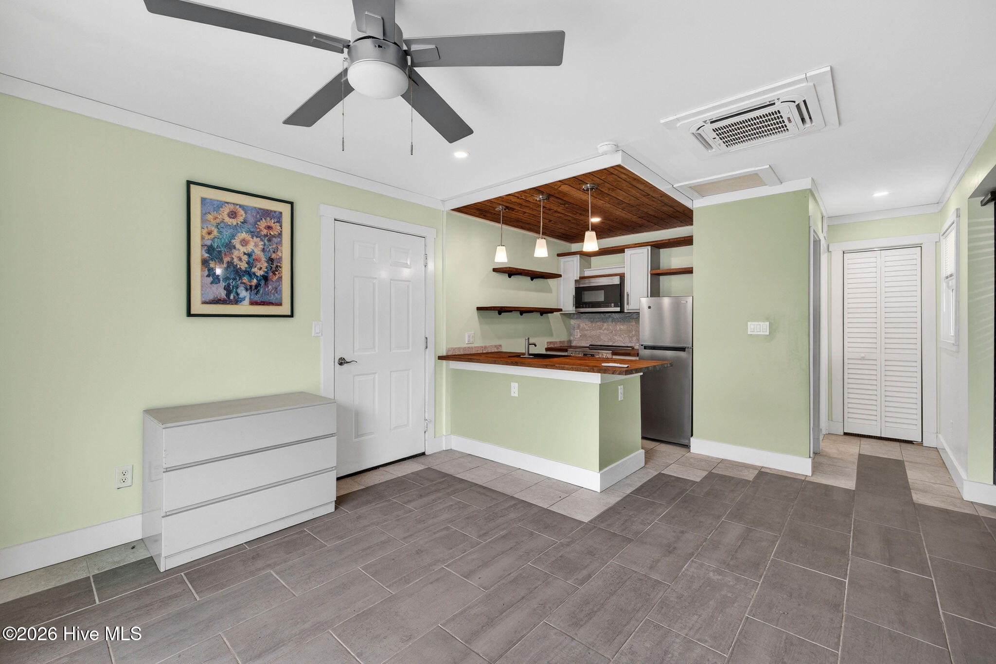 100570293 | Photo 28