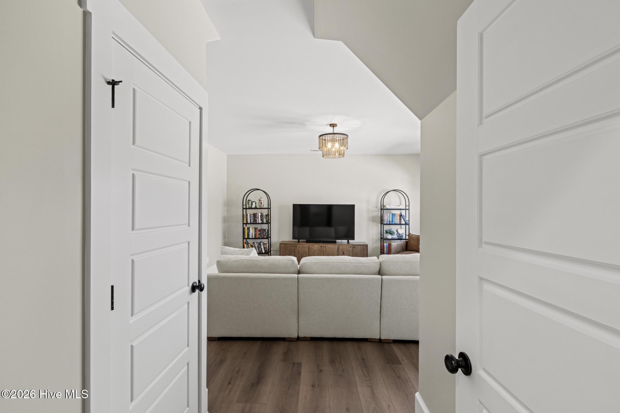 100561204 | Photo 48