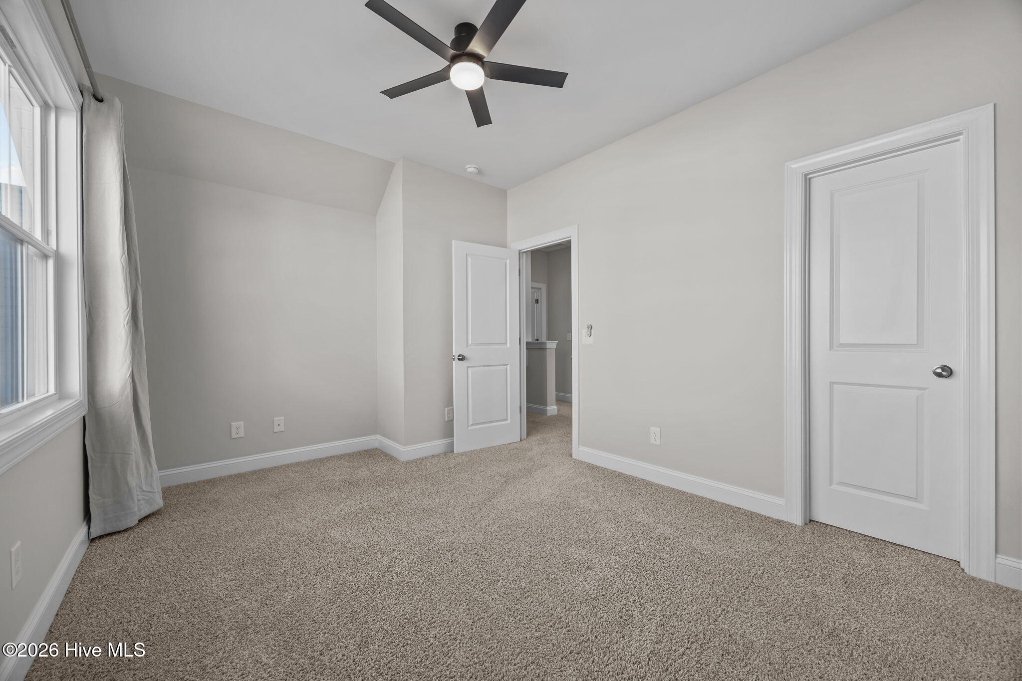 100550505 | Photo 13