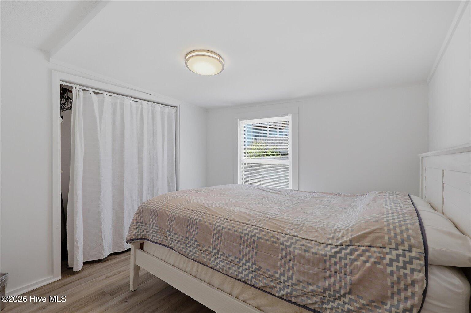 100570528 | Photo 54