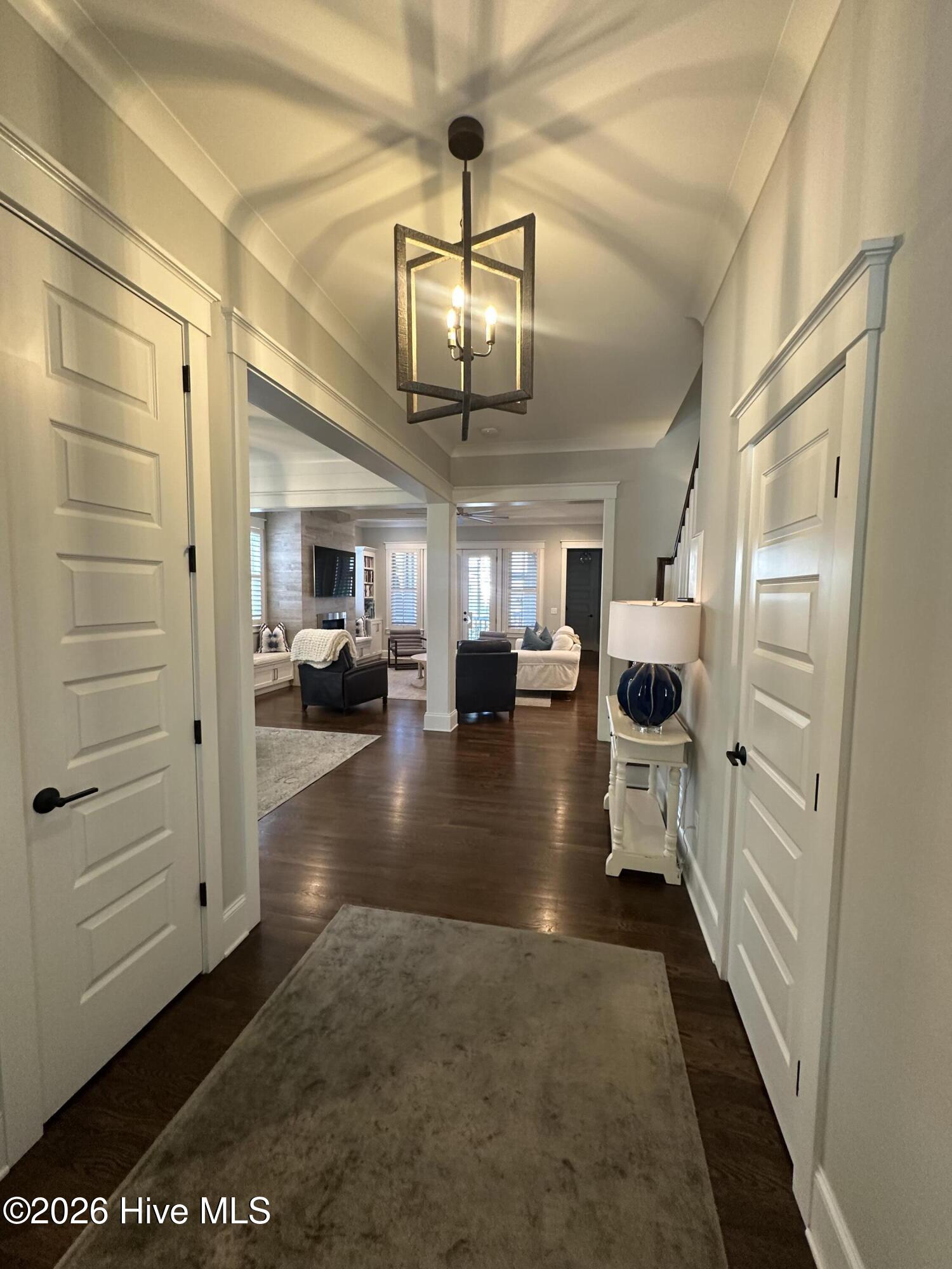 100562108 | Photo 19