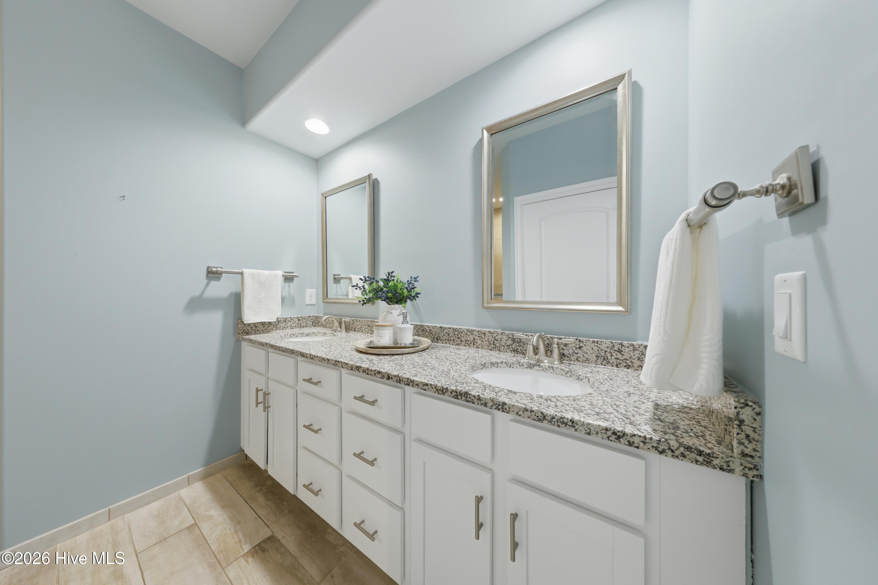 100558541 | Photo 47