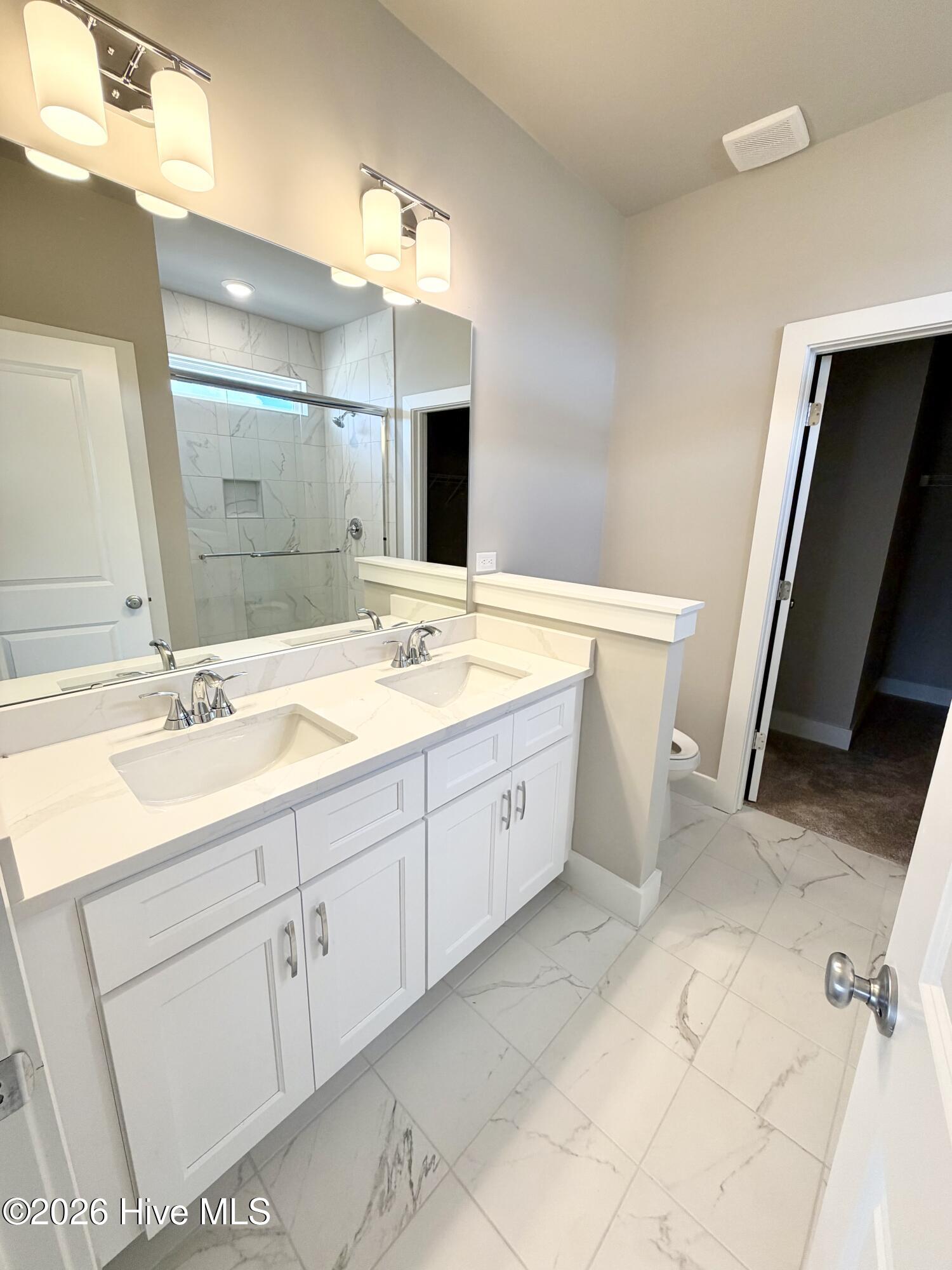 100547576 | Photo 11