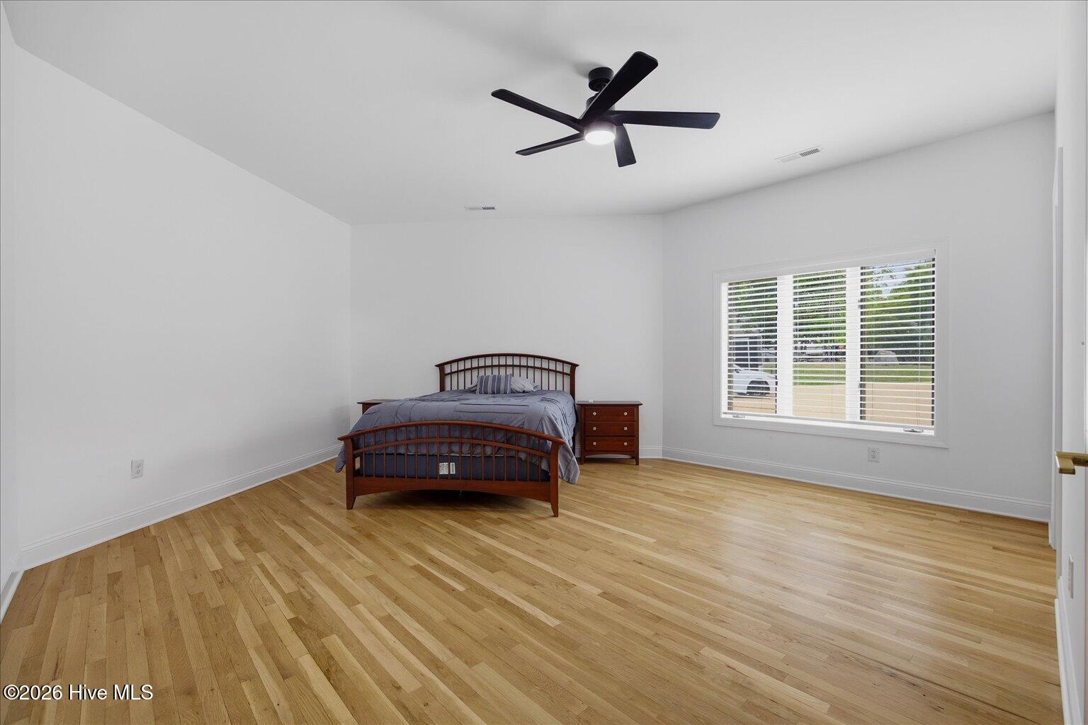 100569224 | Photo 38