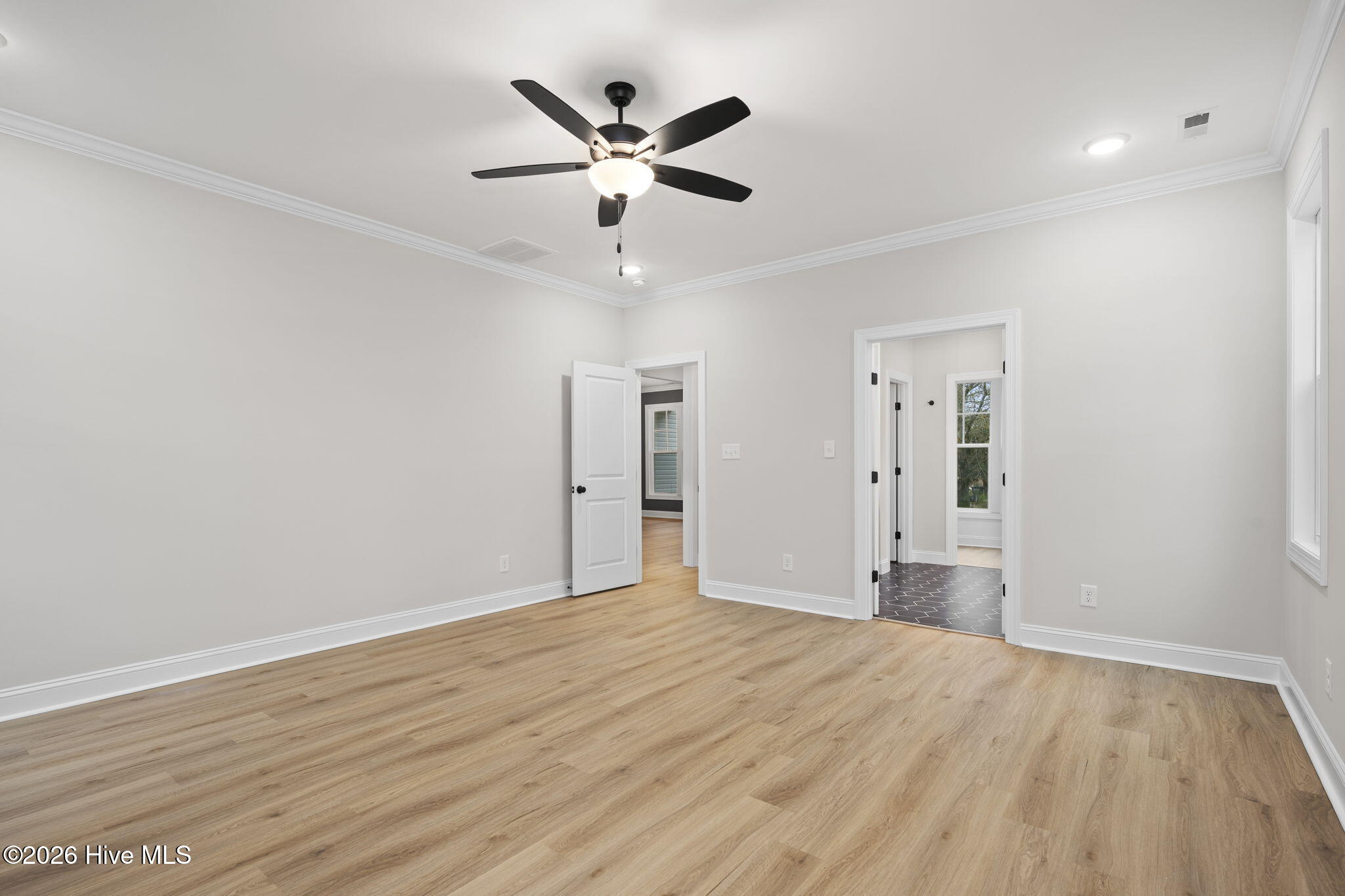 100516022 | Photo 40