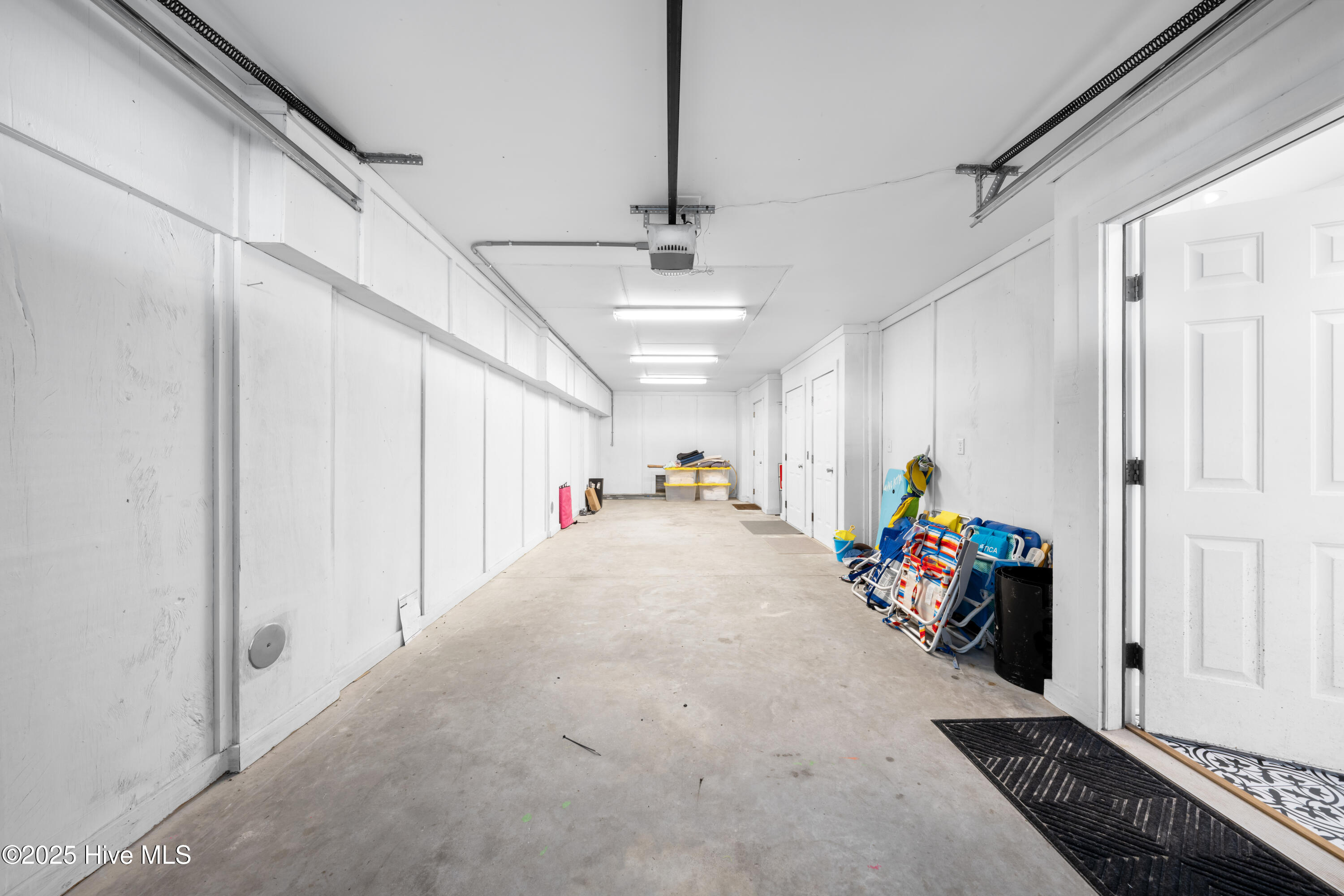 100541369 | Photo 44