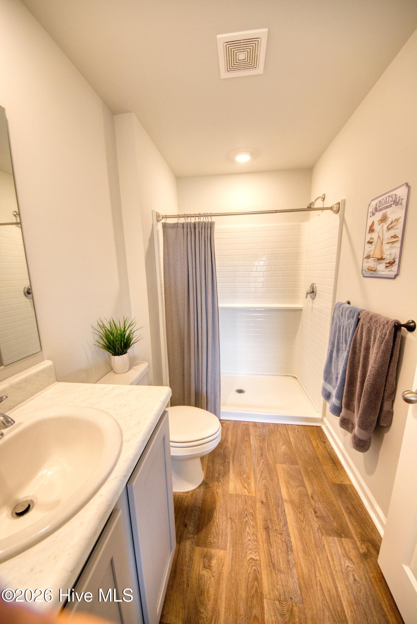 100562777 | Photo 12